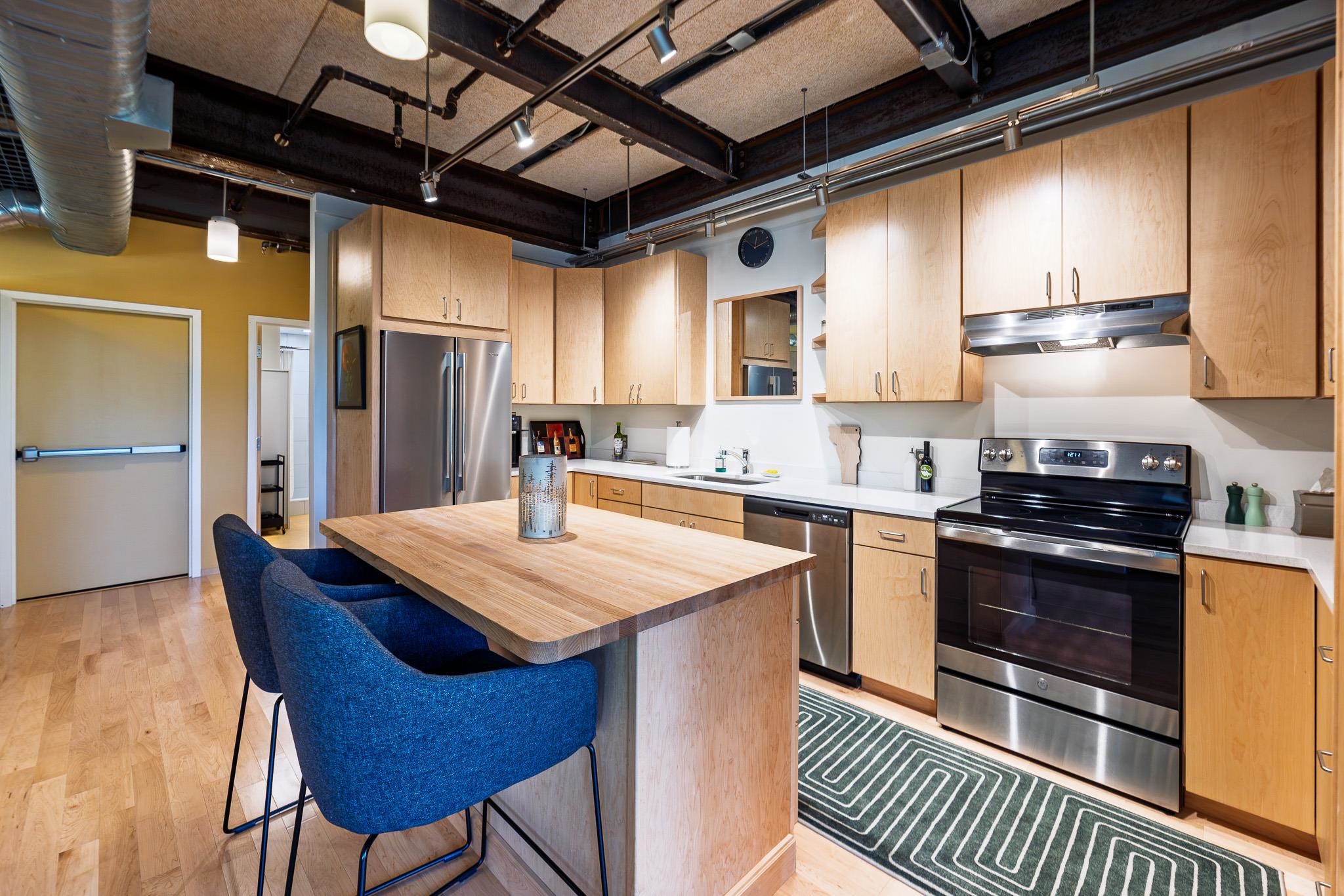 Top of the line gorgeous kitchen 25488404