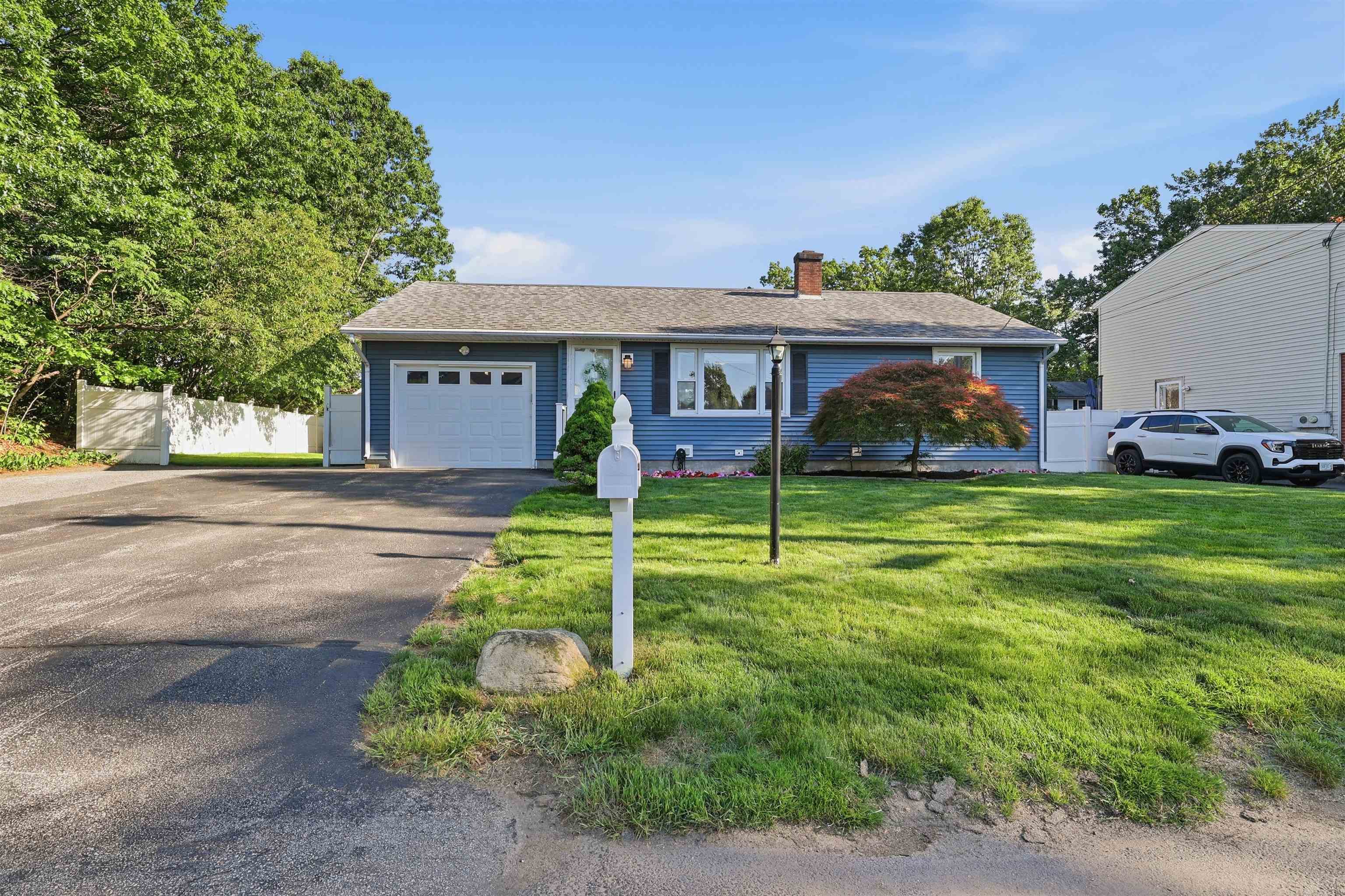 37 W Glenwood St, Nashua, NH 03060