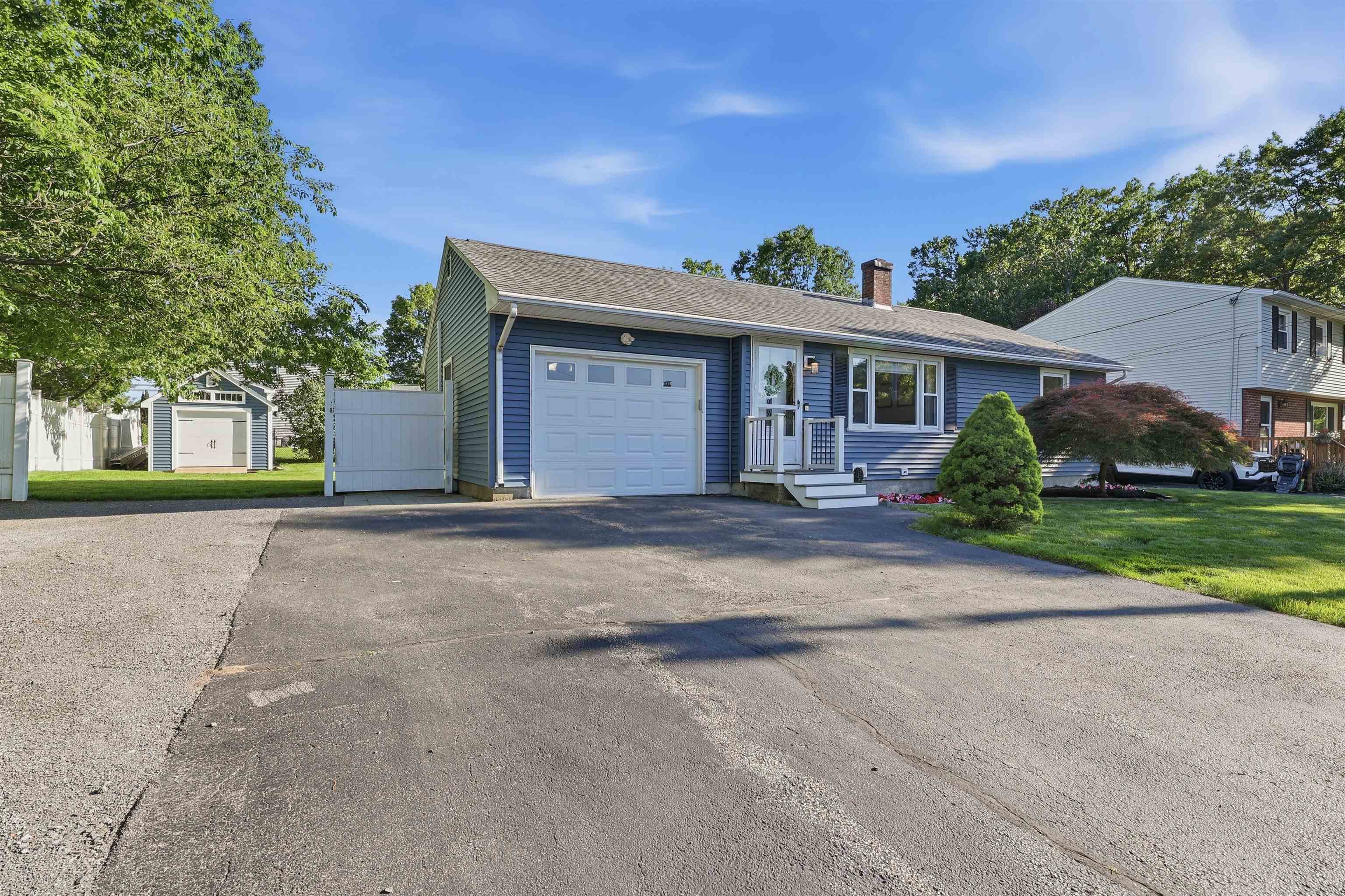 37 W Glenwood St, Nashua, NH 03060