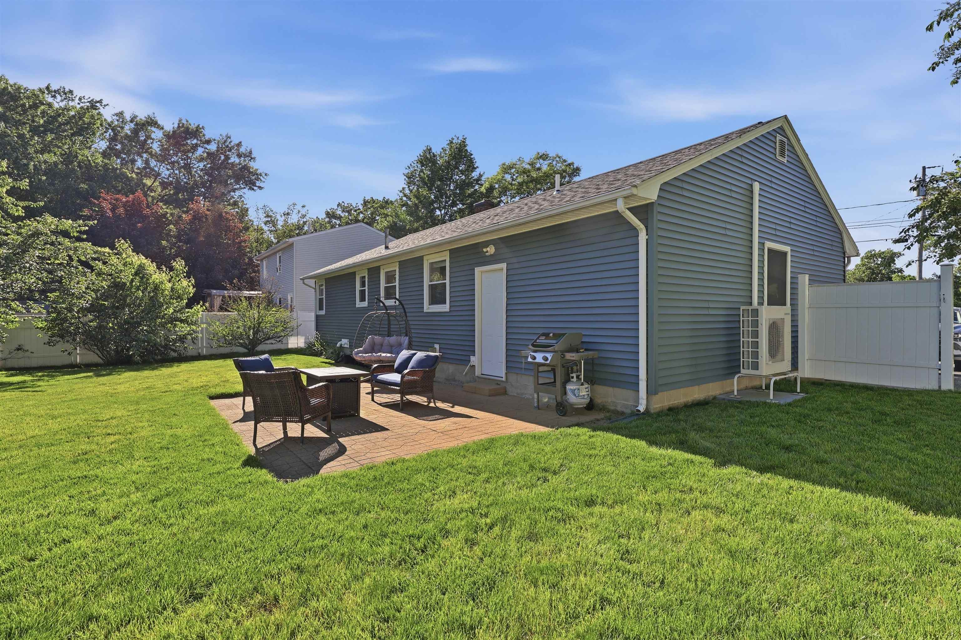 37 W Glenwood St, Nashua, NH 03060