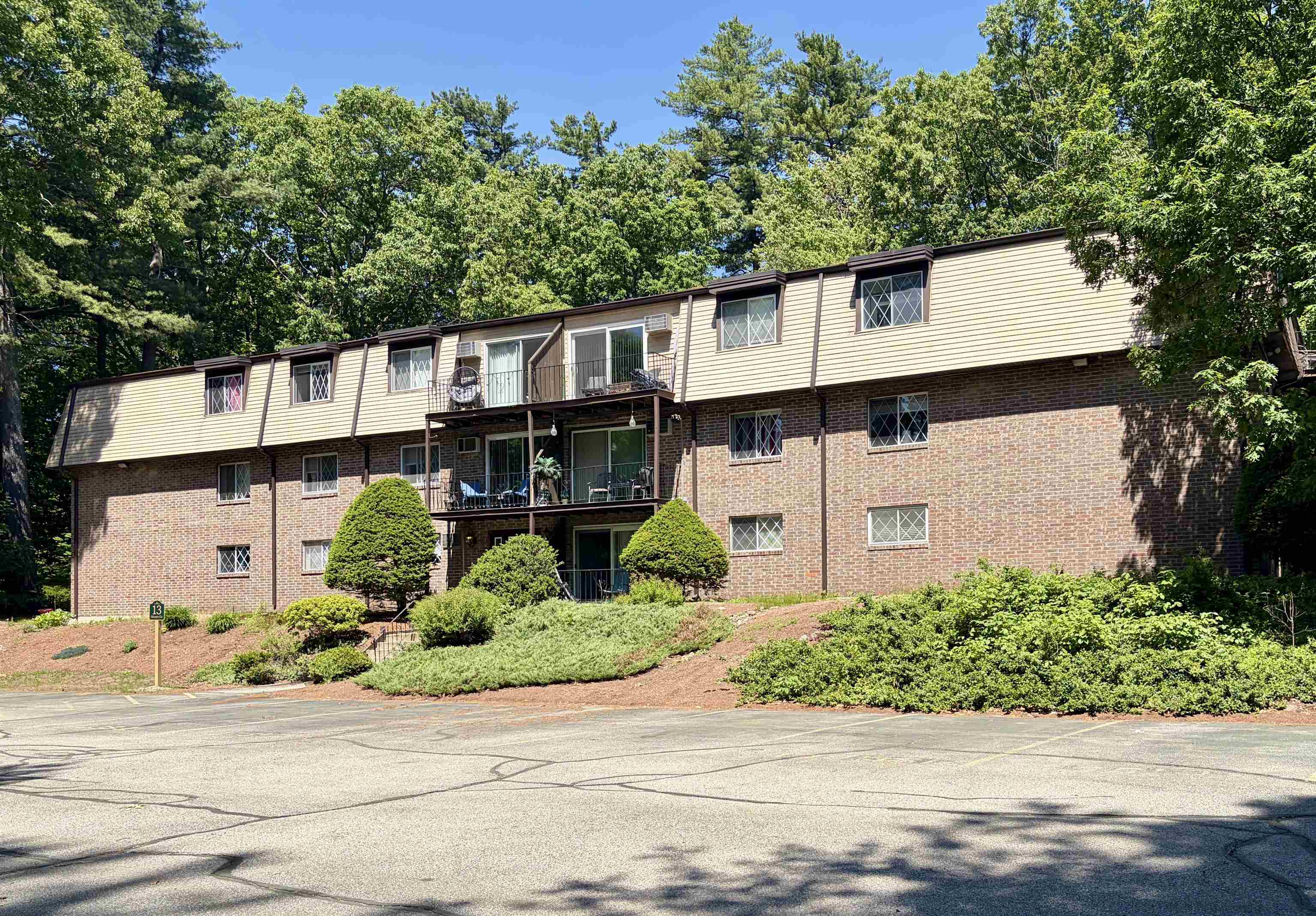 13 Silvestri Cir #19, Derry, NH 03038