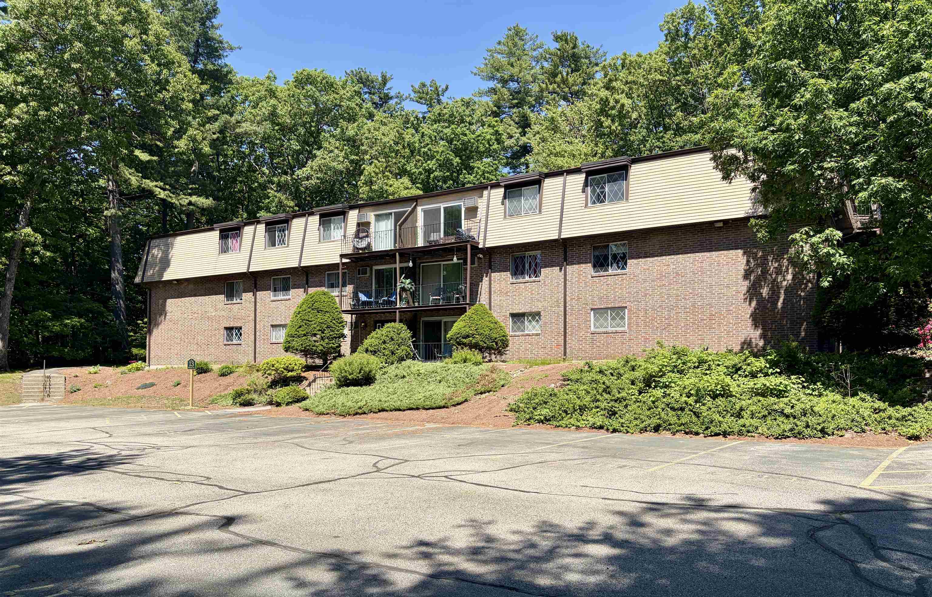 13 Silvestri Cir #19, Derry, NH 03038