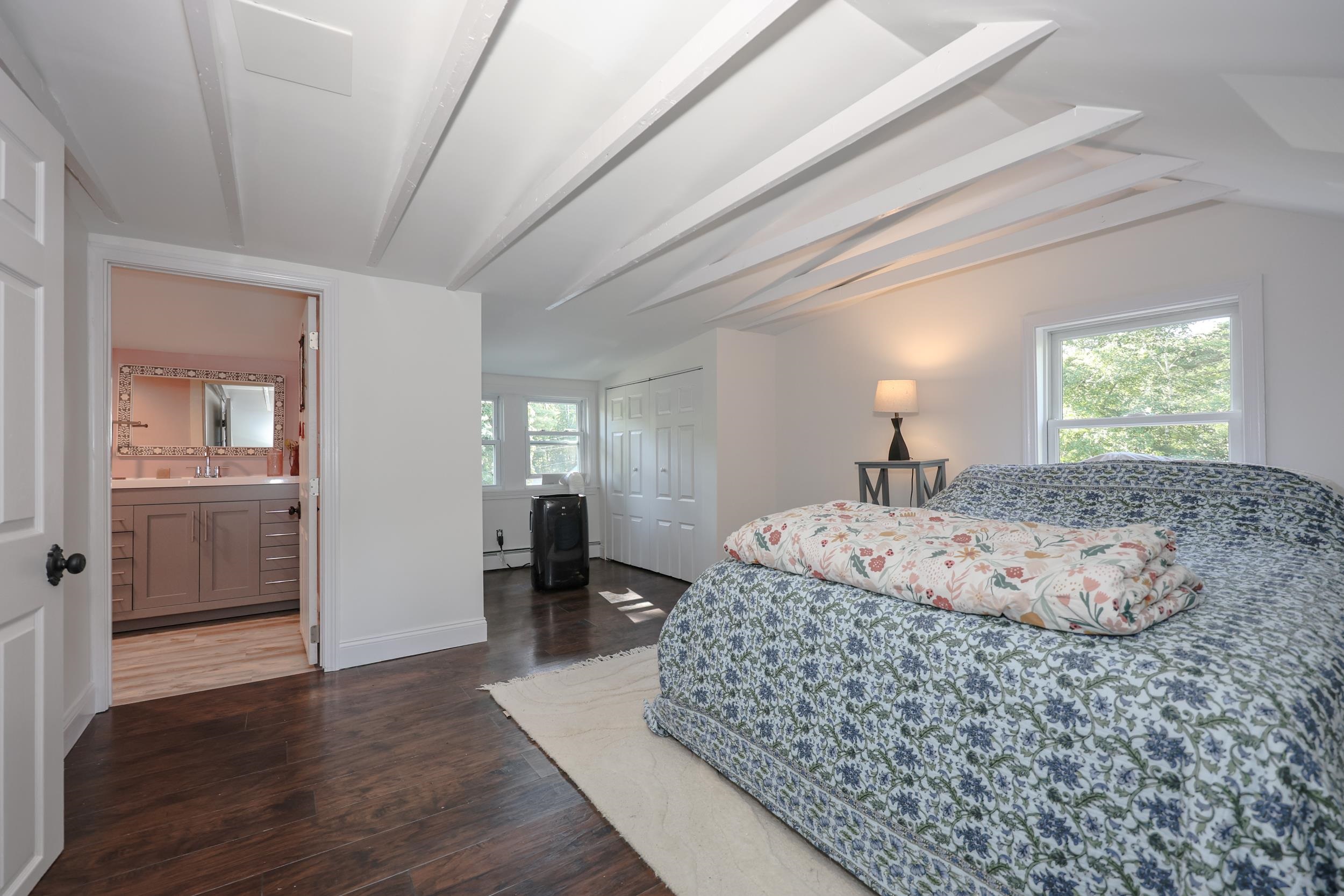 31 Grove Ave, Salem, NH 03079