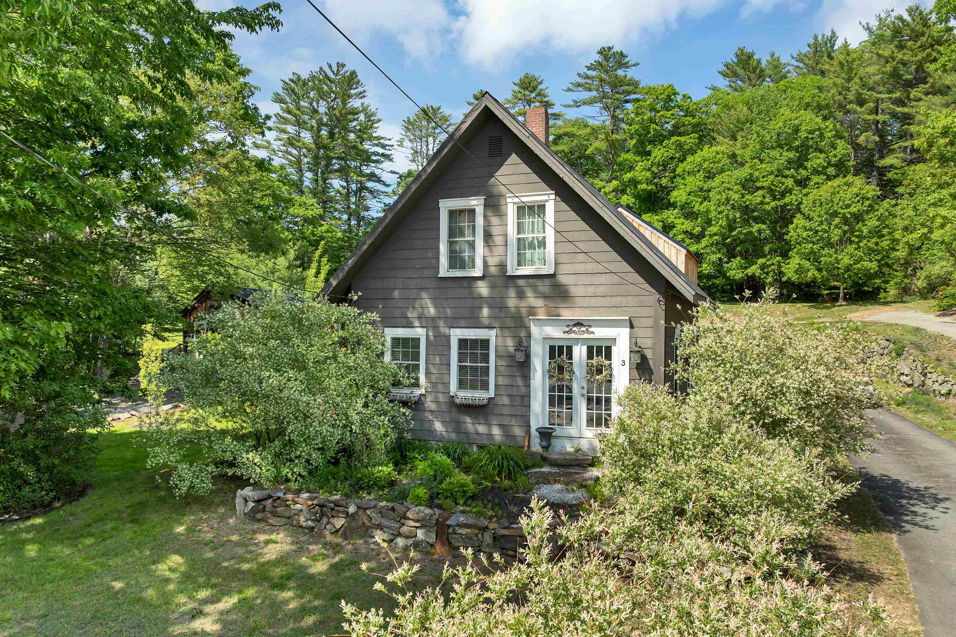 3-5 Firehouse Ln, New Hampton, NH 03256