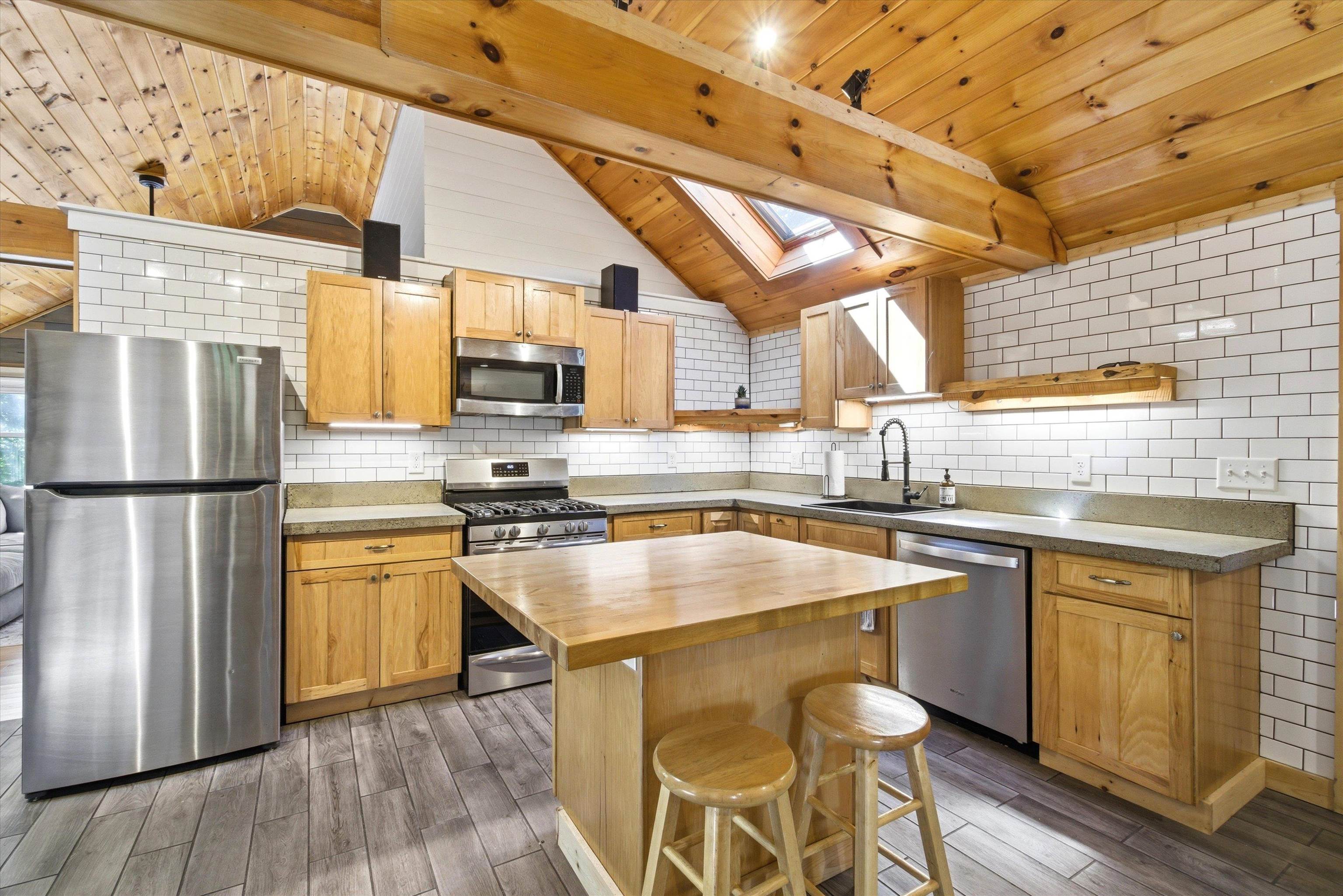 18 Third St, Windham, NH 03087