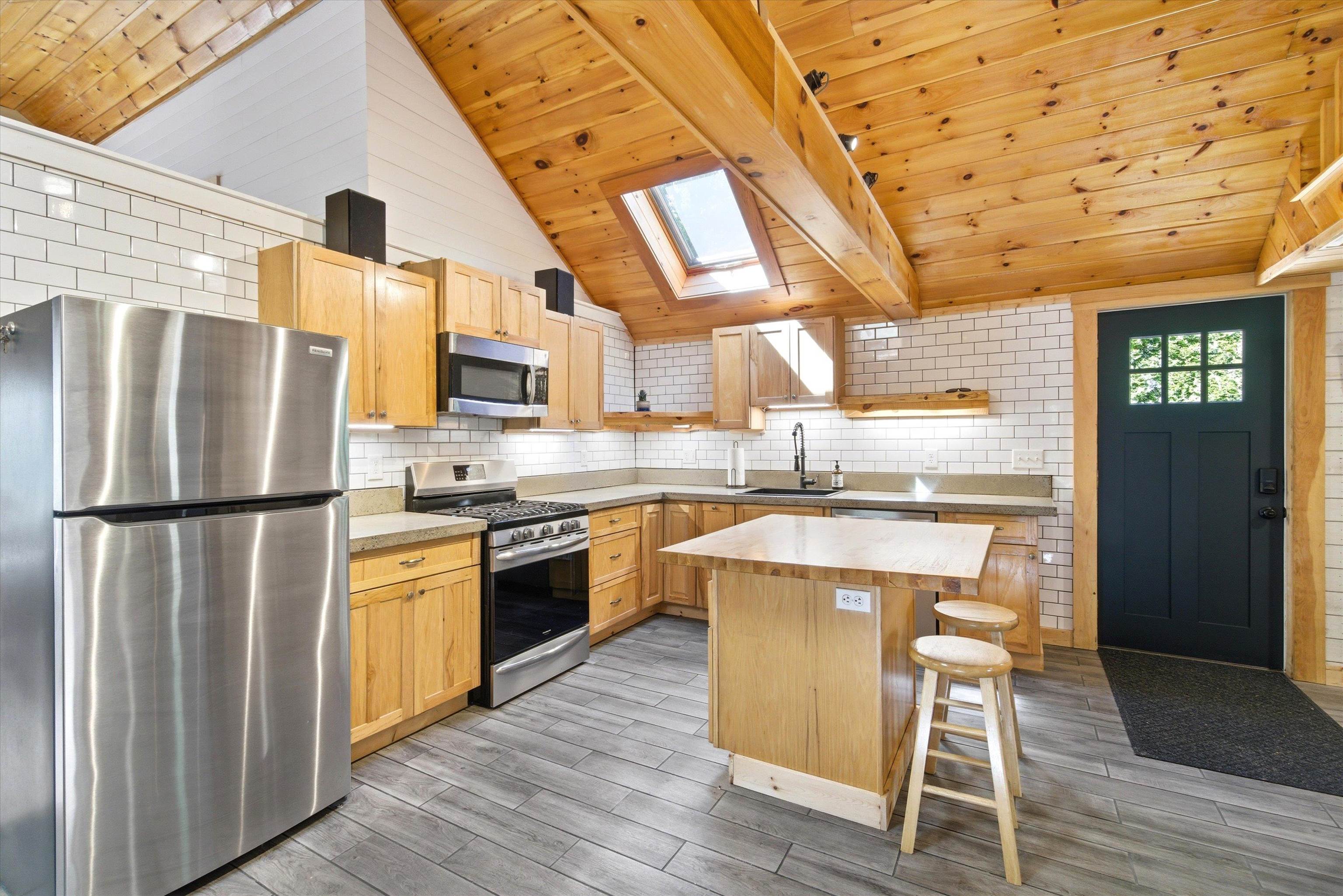 18 Third St, Windham, NH 03087