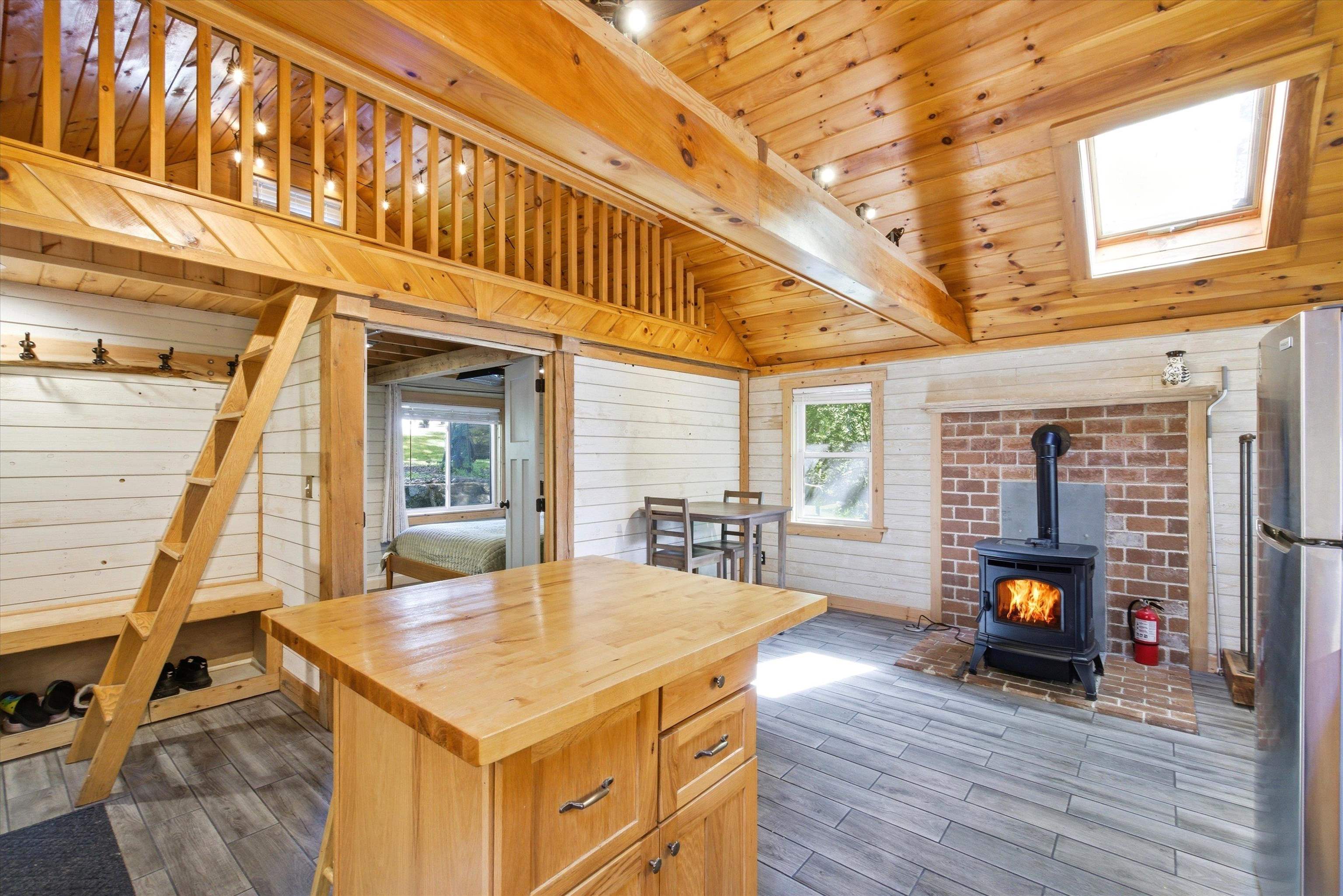 18 Third St, Windham, NH 03087