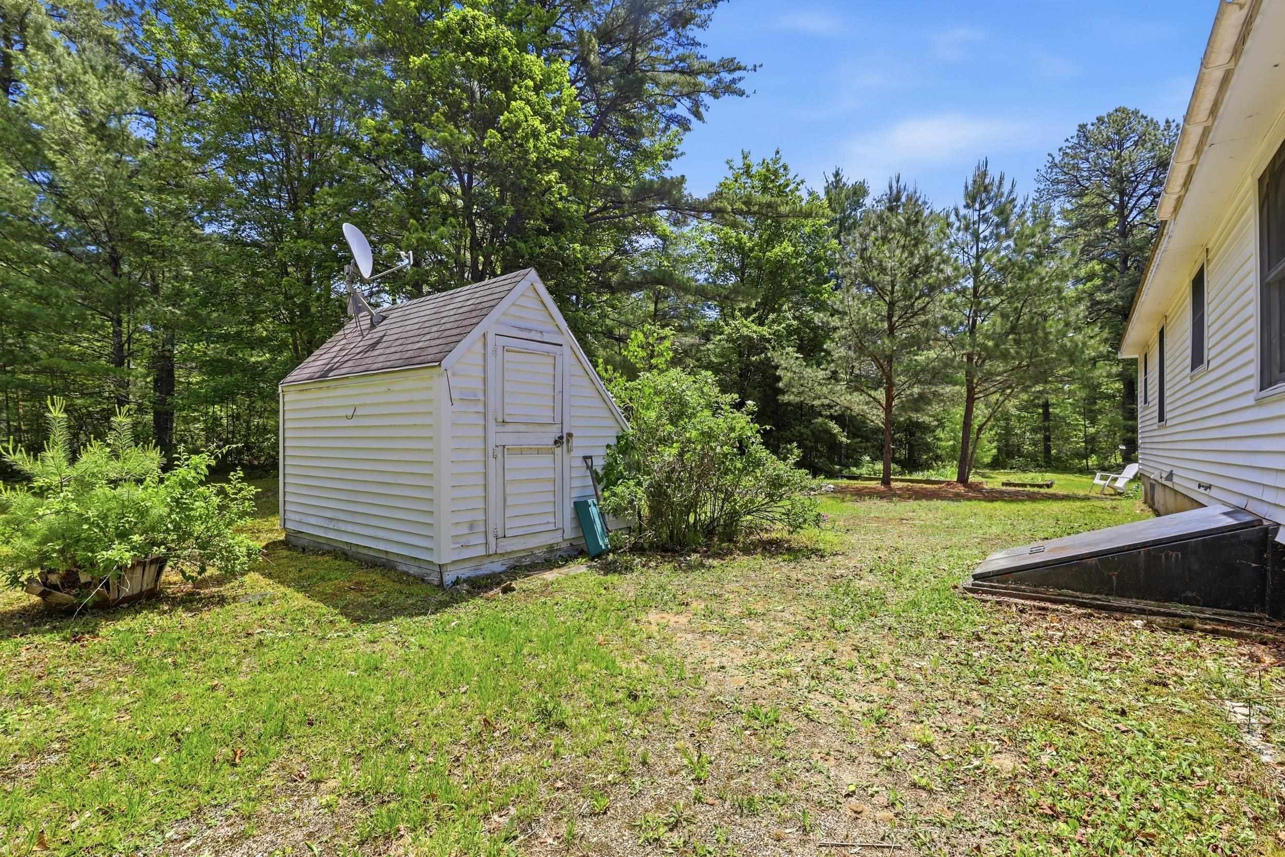 Greenhouse garden shed