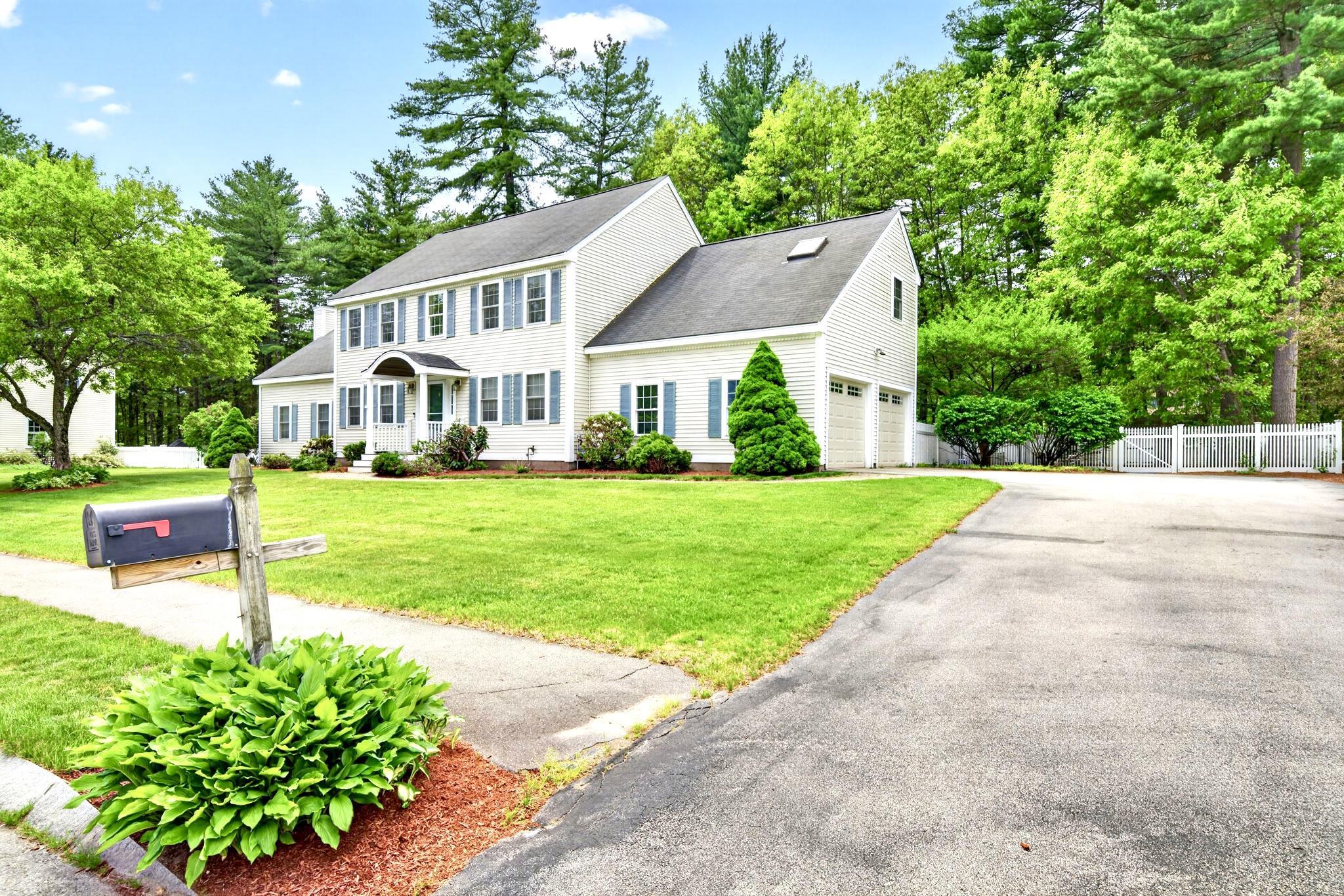 8 Sandstone Dr, Nashua, NH 03063