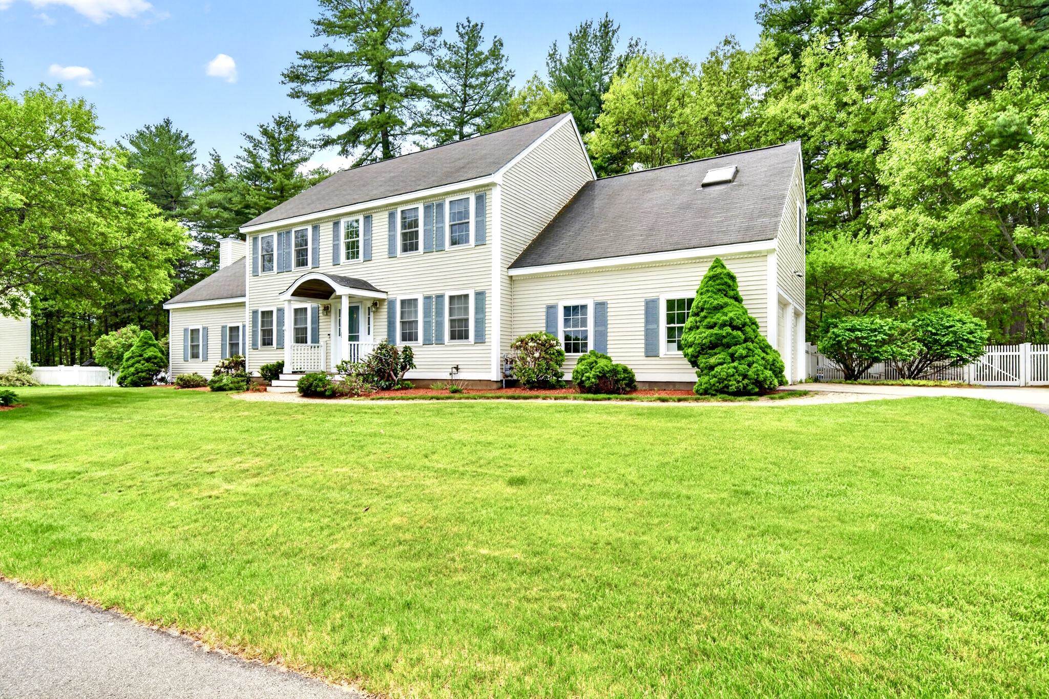 8 Sandstone Dr, Nashua, NH 03063