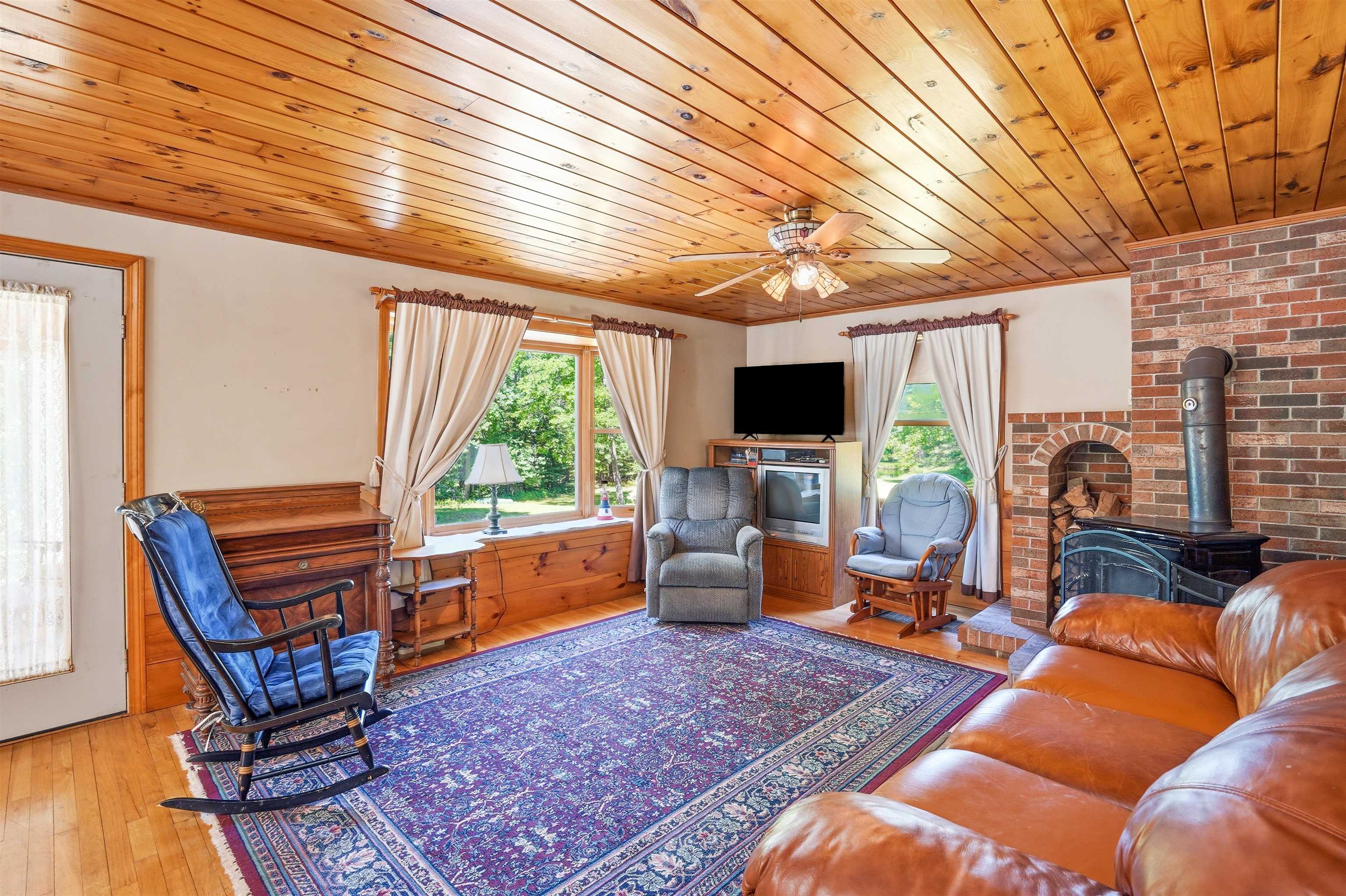 15 Tash Rd, New Durham, NH 03855