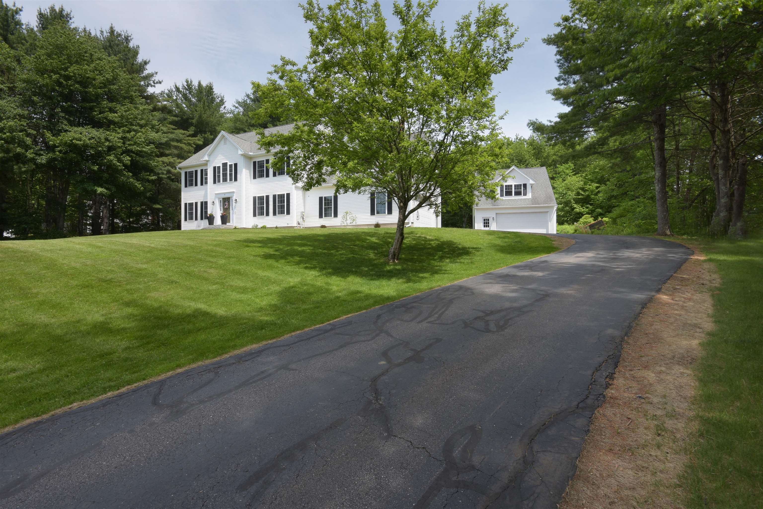 2 Chelsea Dr, Bow, NH 03304