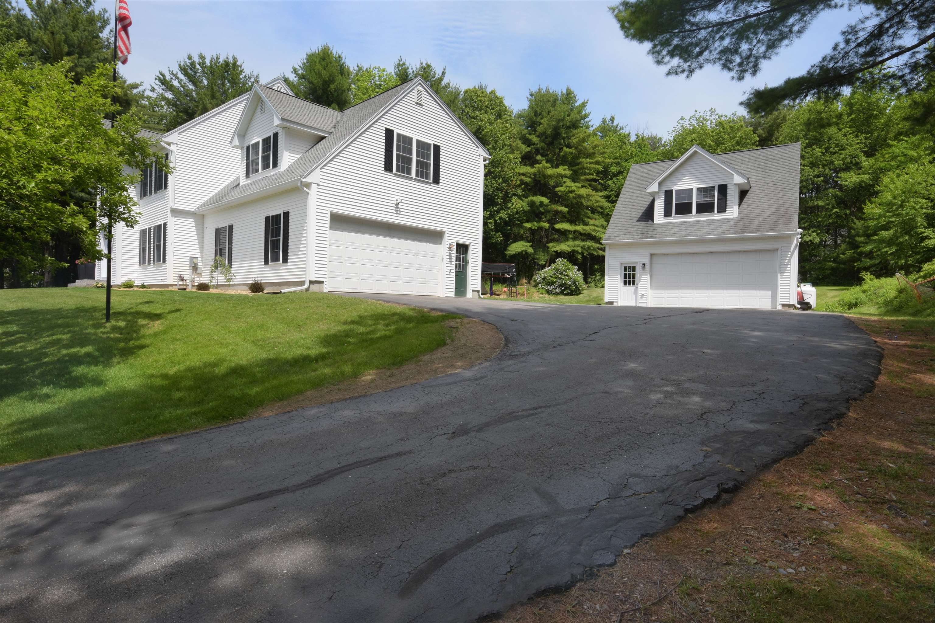 2 Chelsea Dr, Bow, NH 03304