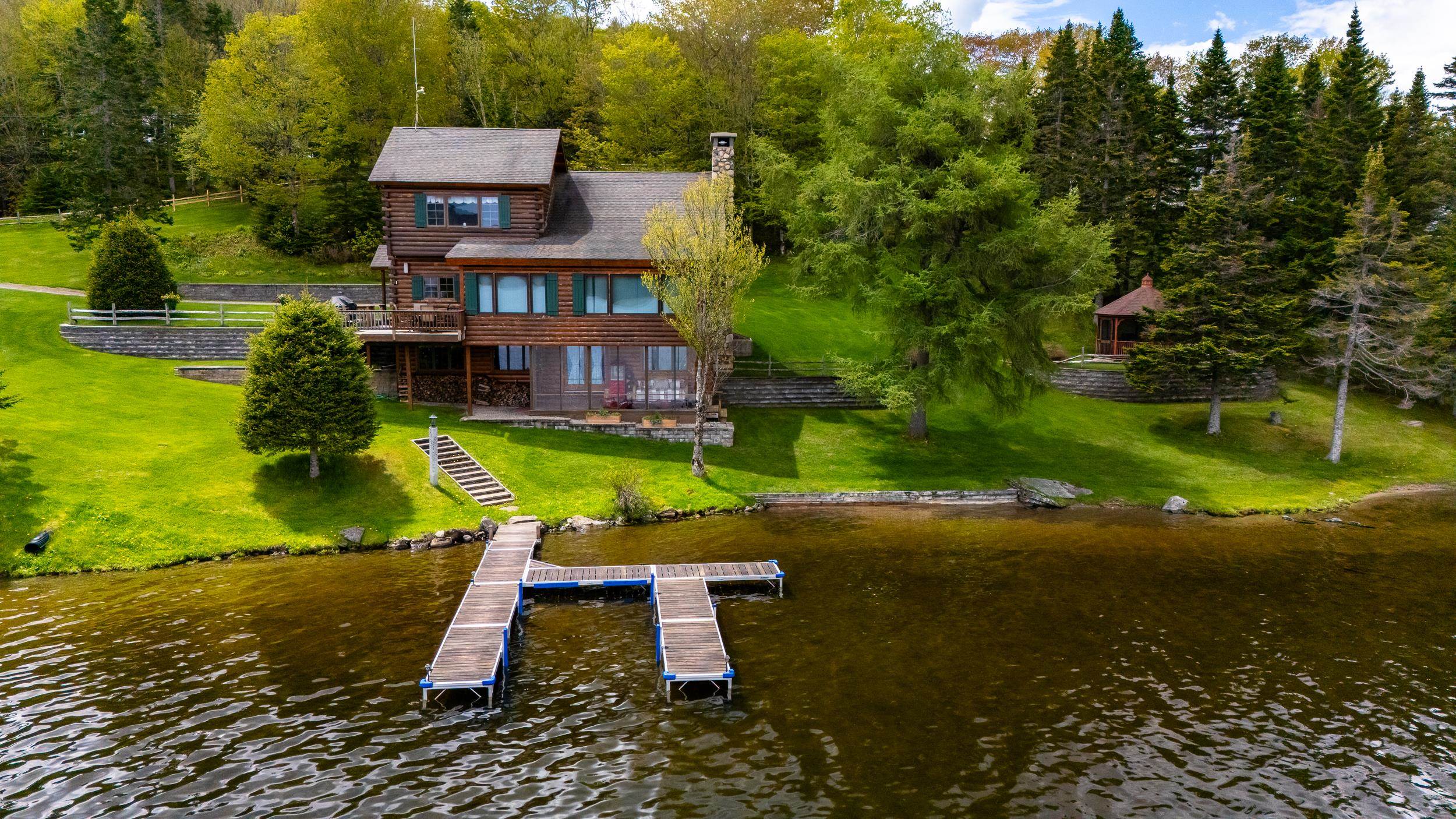1411 Diamond Pond Rd, Stewartstown, NH 03576