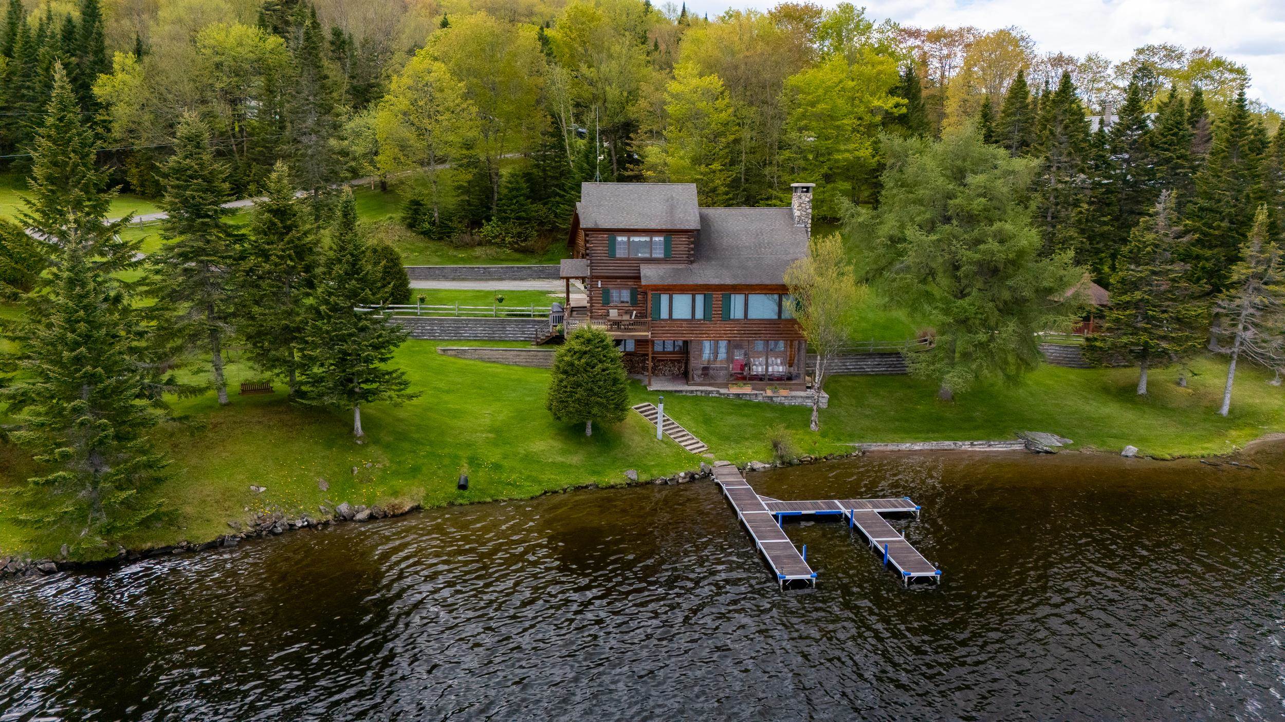 1411 Diamond Pond Rd, Stewartstown, NH 03576