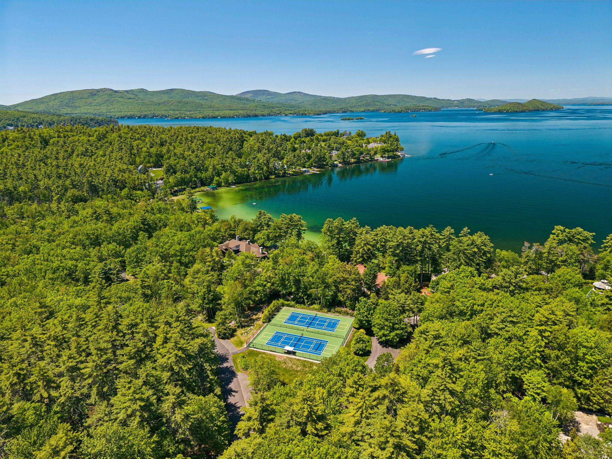 73 Pipers Point Ln, Alton, NH 03809