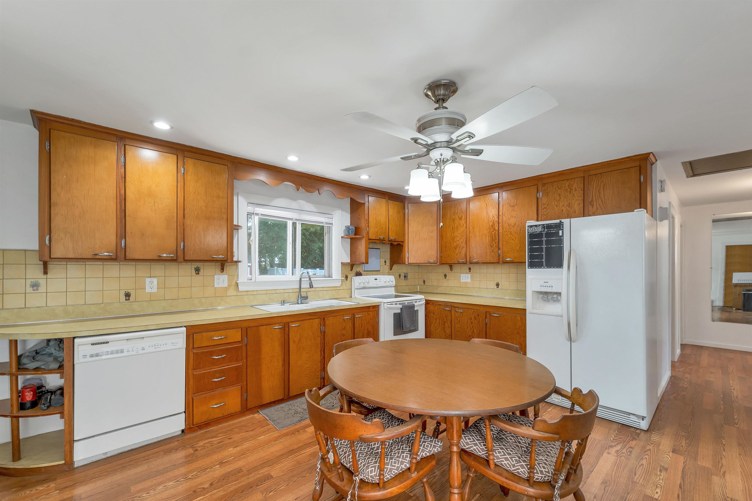 21 Acton St, Nashua, NH 03060