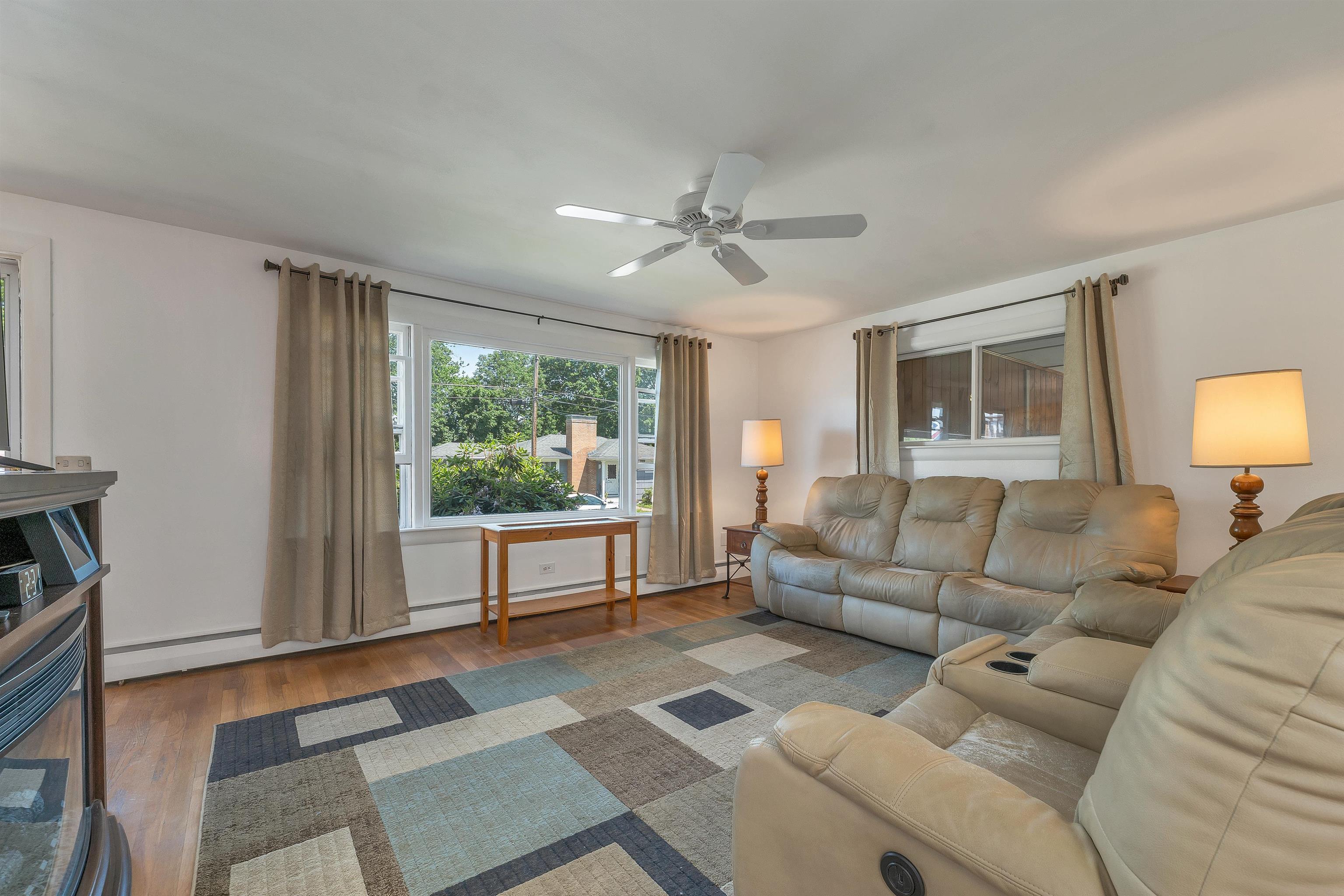 21 Acton St, Nashua, NH 03060