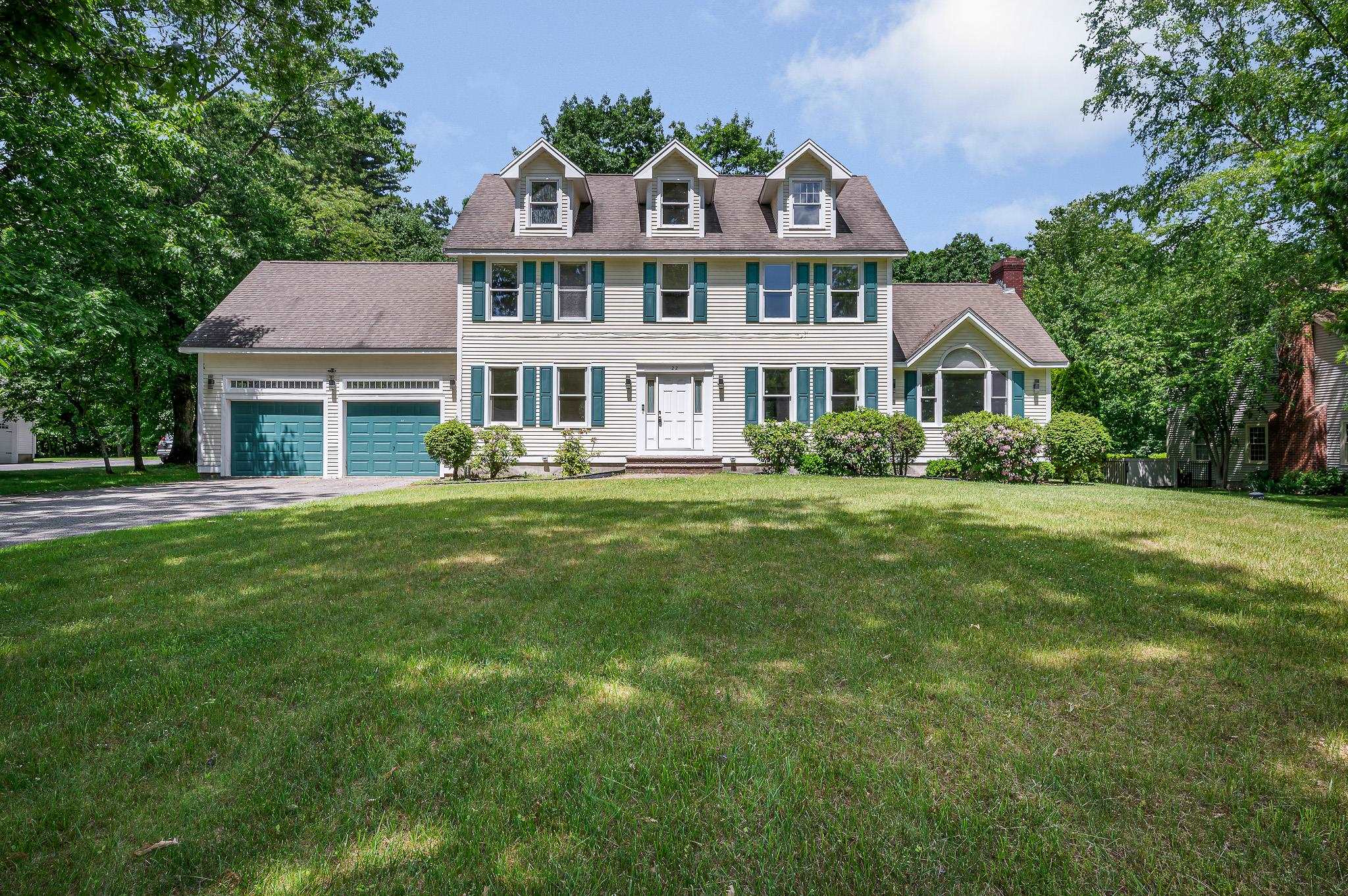 22 Greenfield Dr, Plaistow, NH 03865