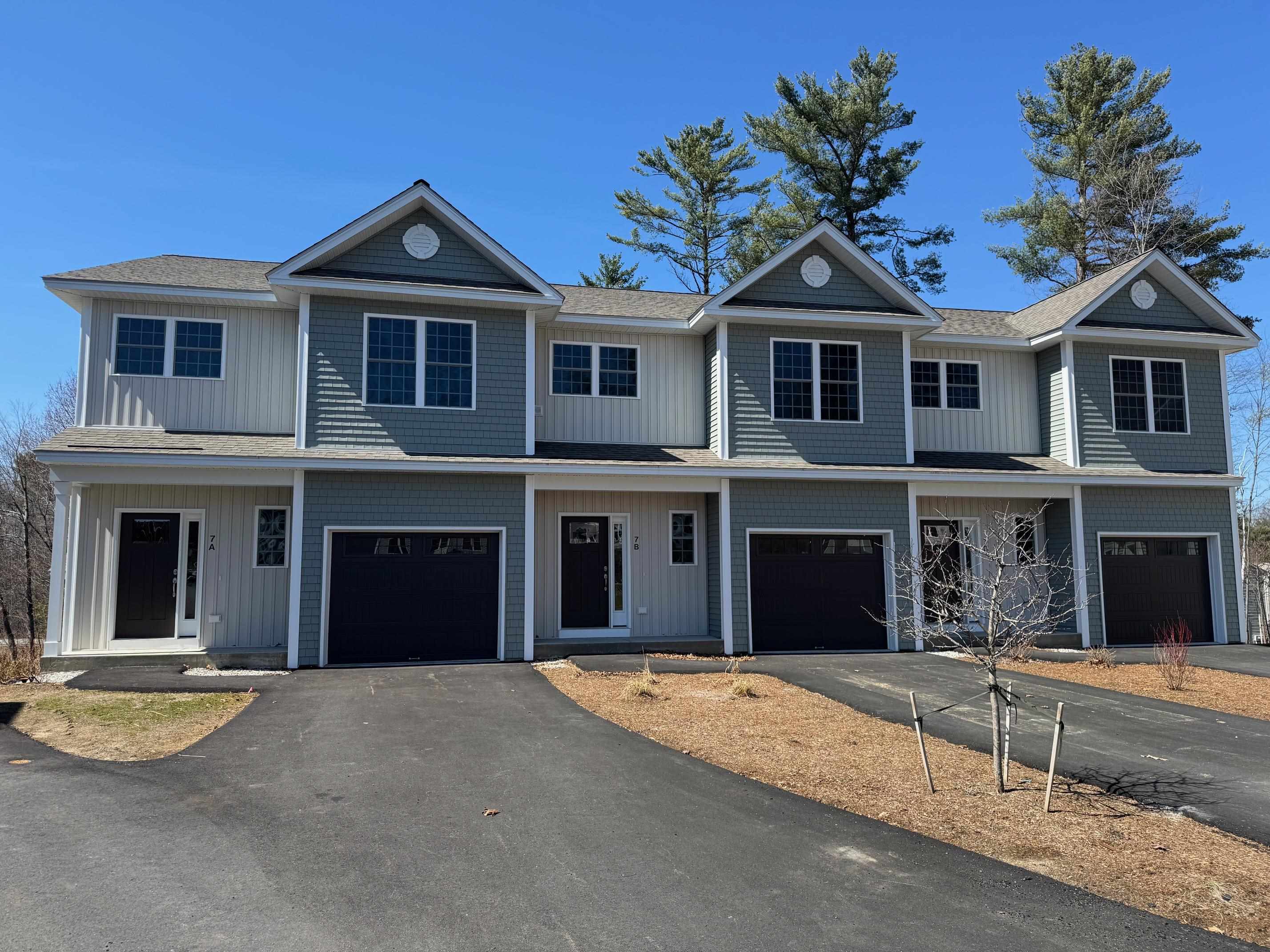 7C Dearborn Cir, Goffstown, NH 03045