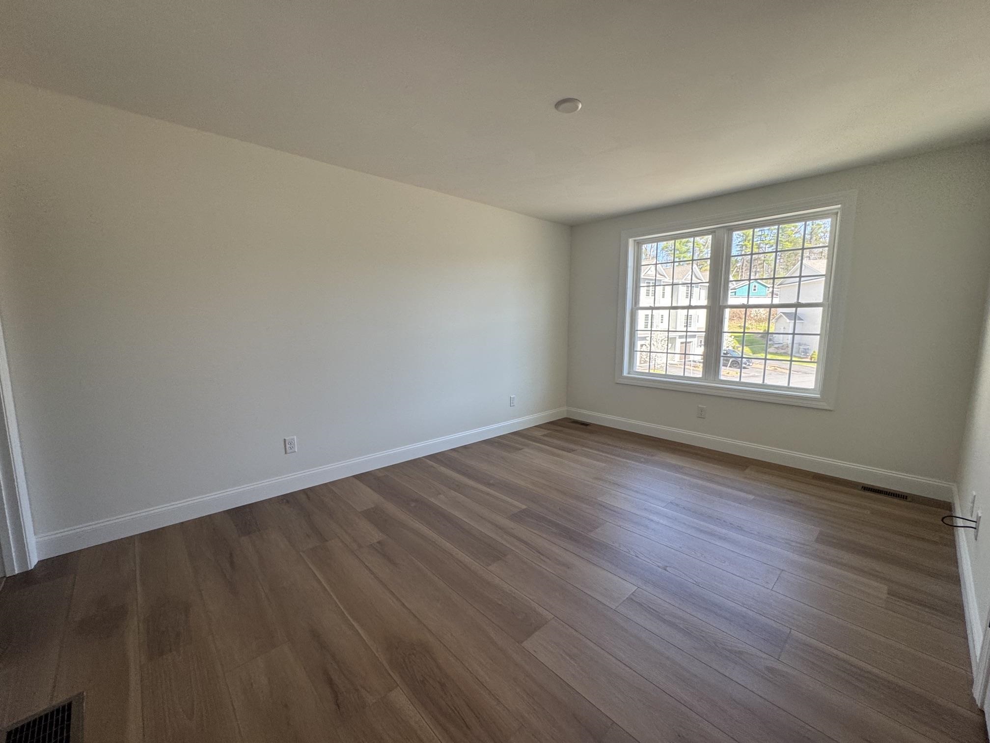 7C Dearborn Cir, Goffstown, NH 03045