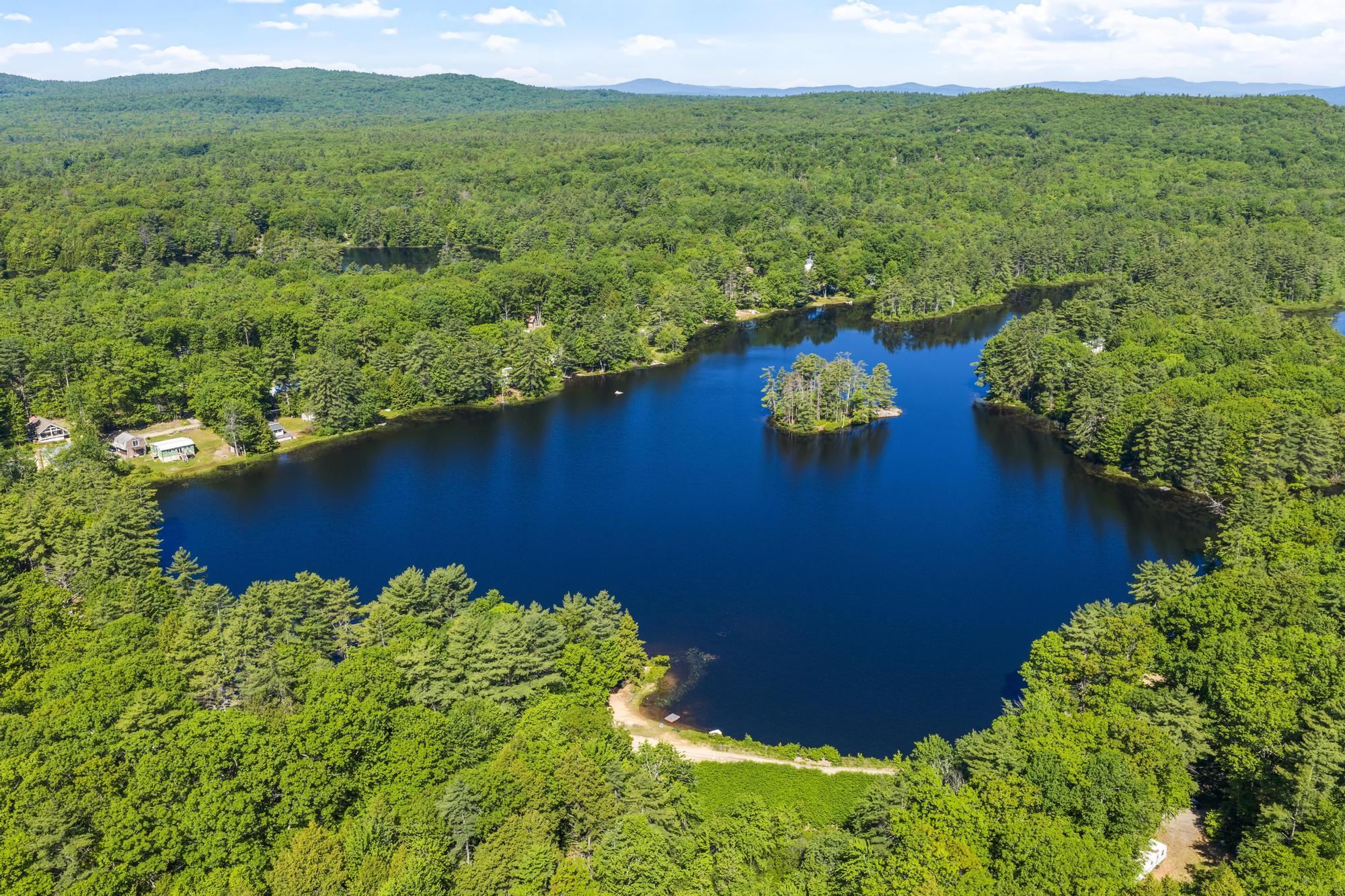33 Blue Boar Ln, Canterbury, NH 03224