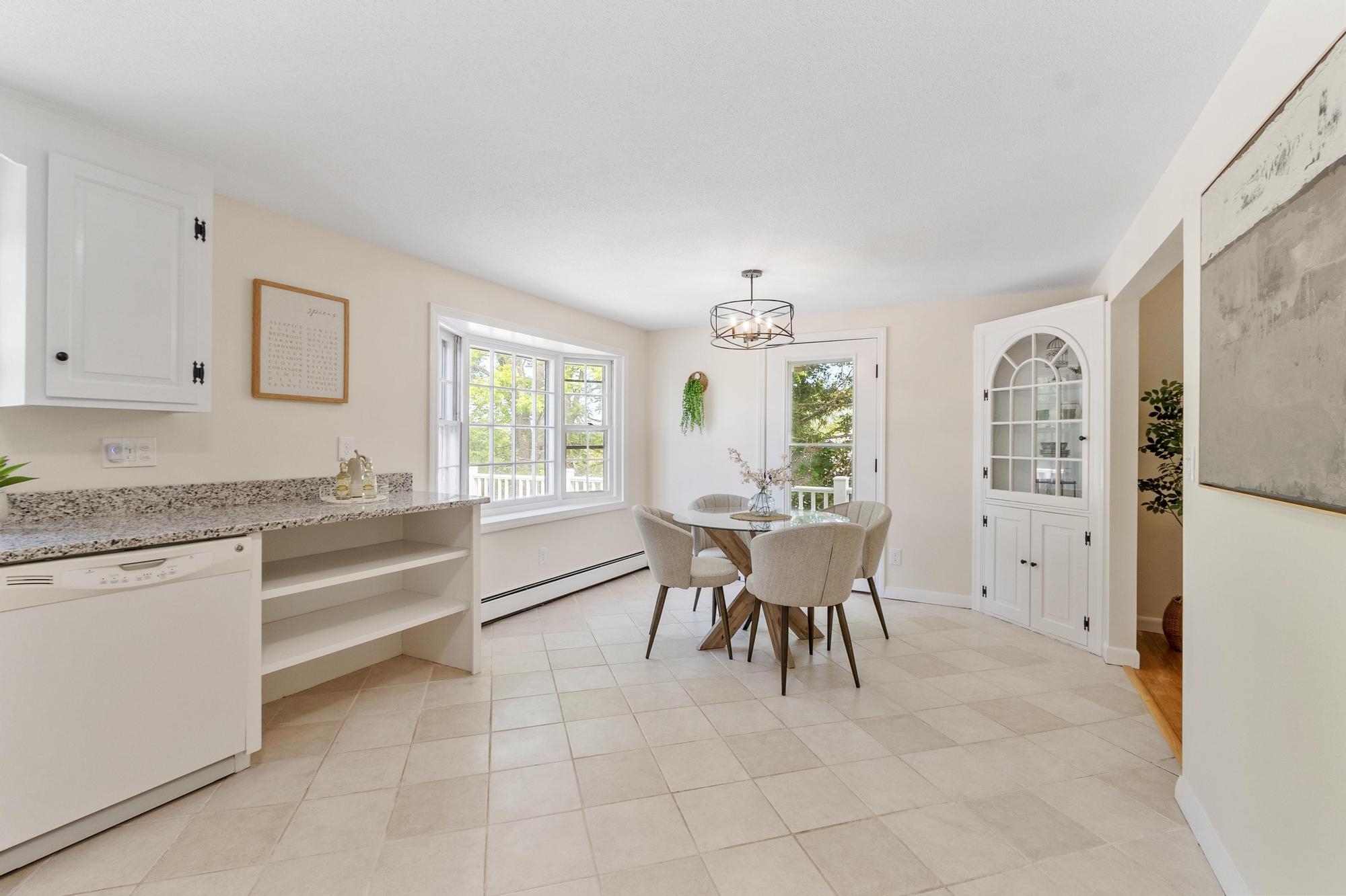 92 Bridge St, Salem, NH 03079