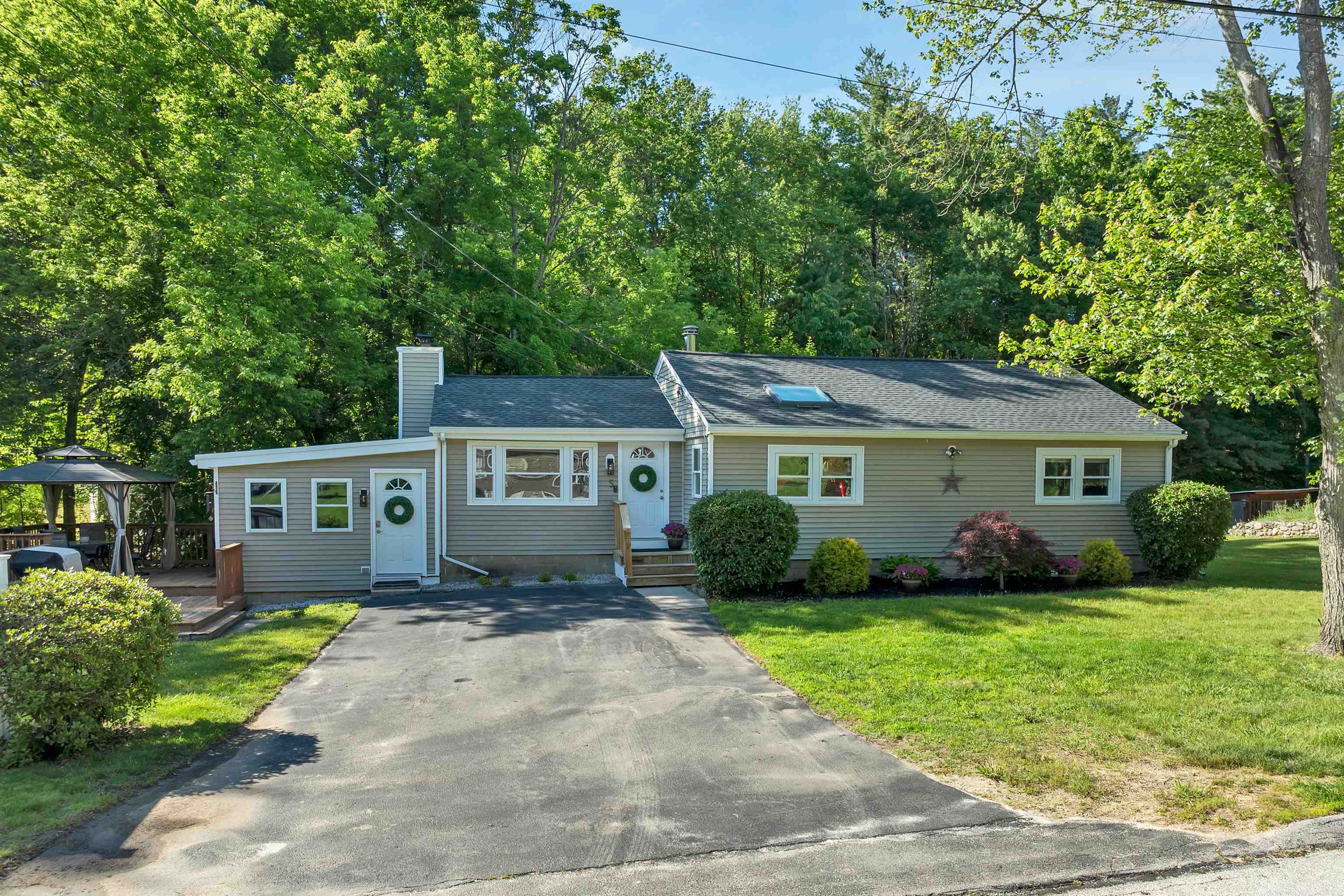 5 Frenette Dr, Hudson, NH 03051