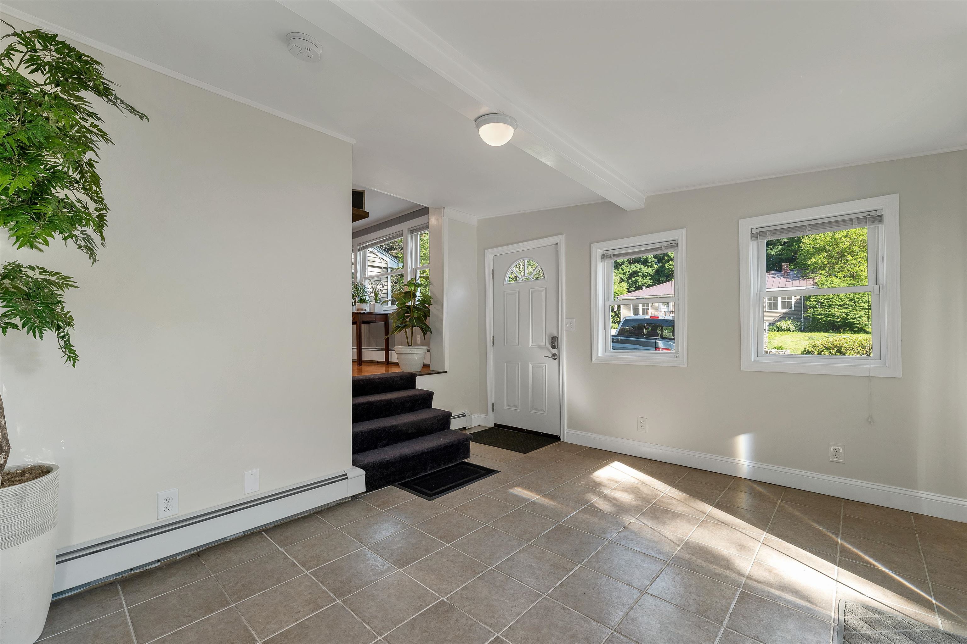 5 Frenette Dr, Hudson, NH 03051