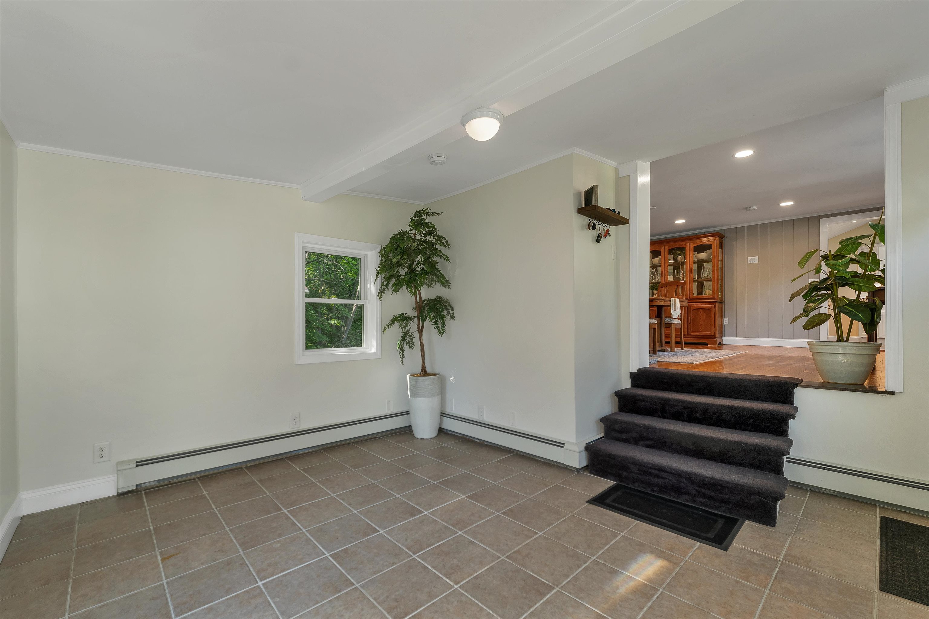 5 Frenette Dr, Hudson, NH 03051