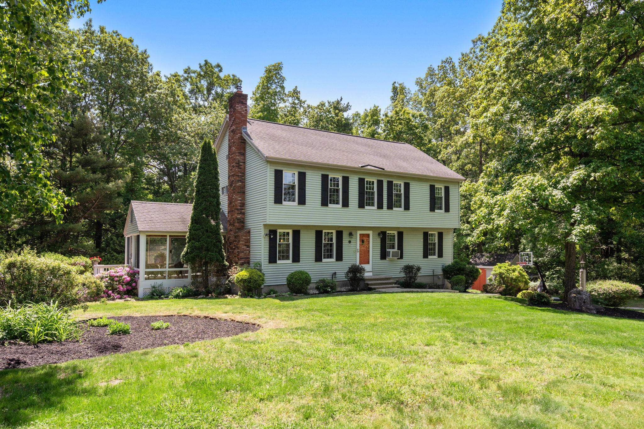 2 Grandview Rd, Windham, NH 03087
