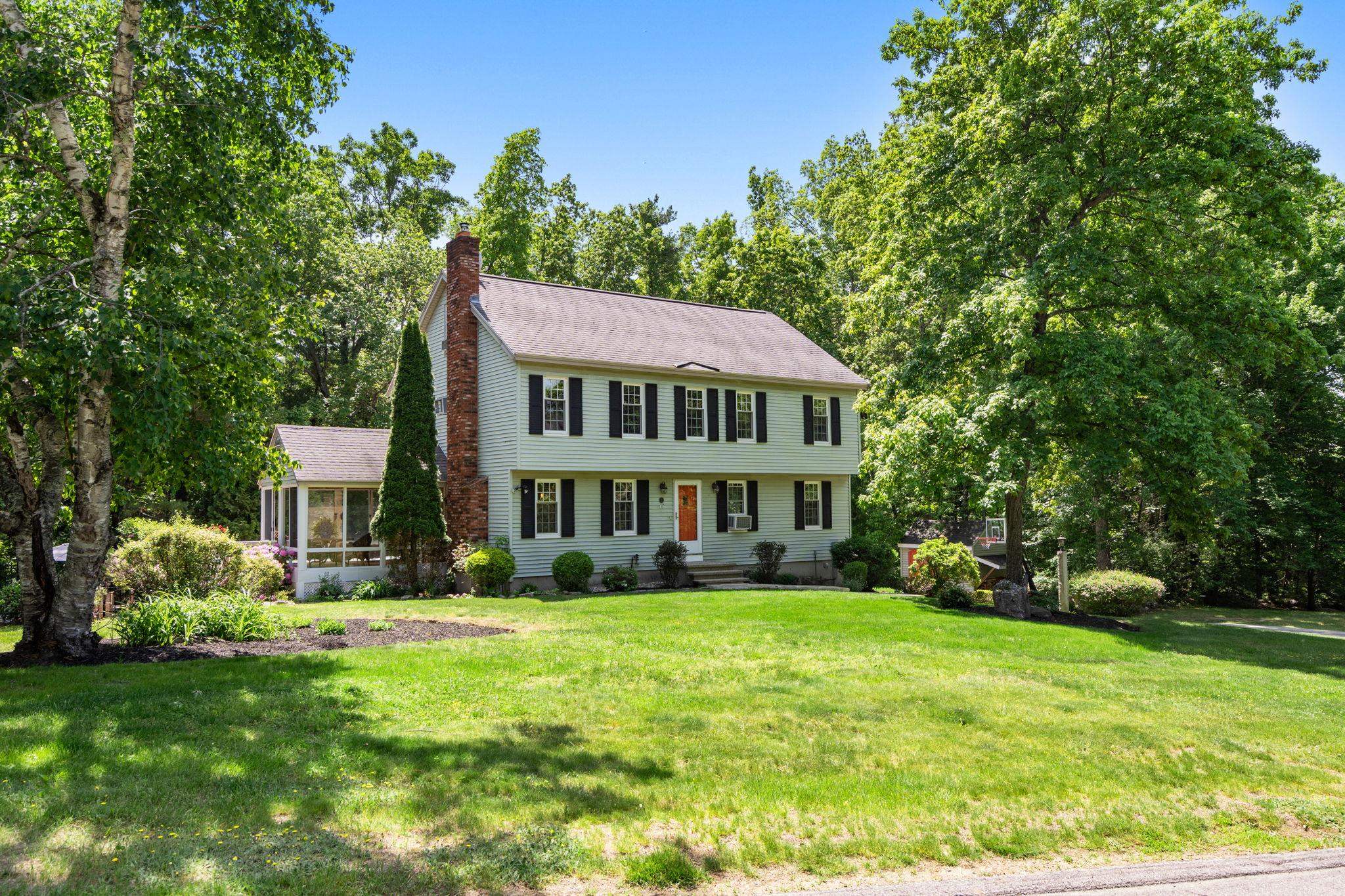 2 Grandview Rd, Windham, NH 03087