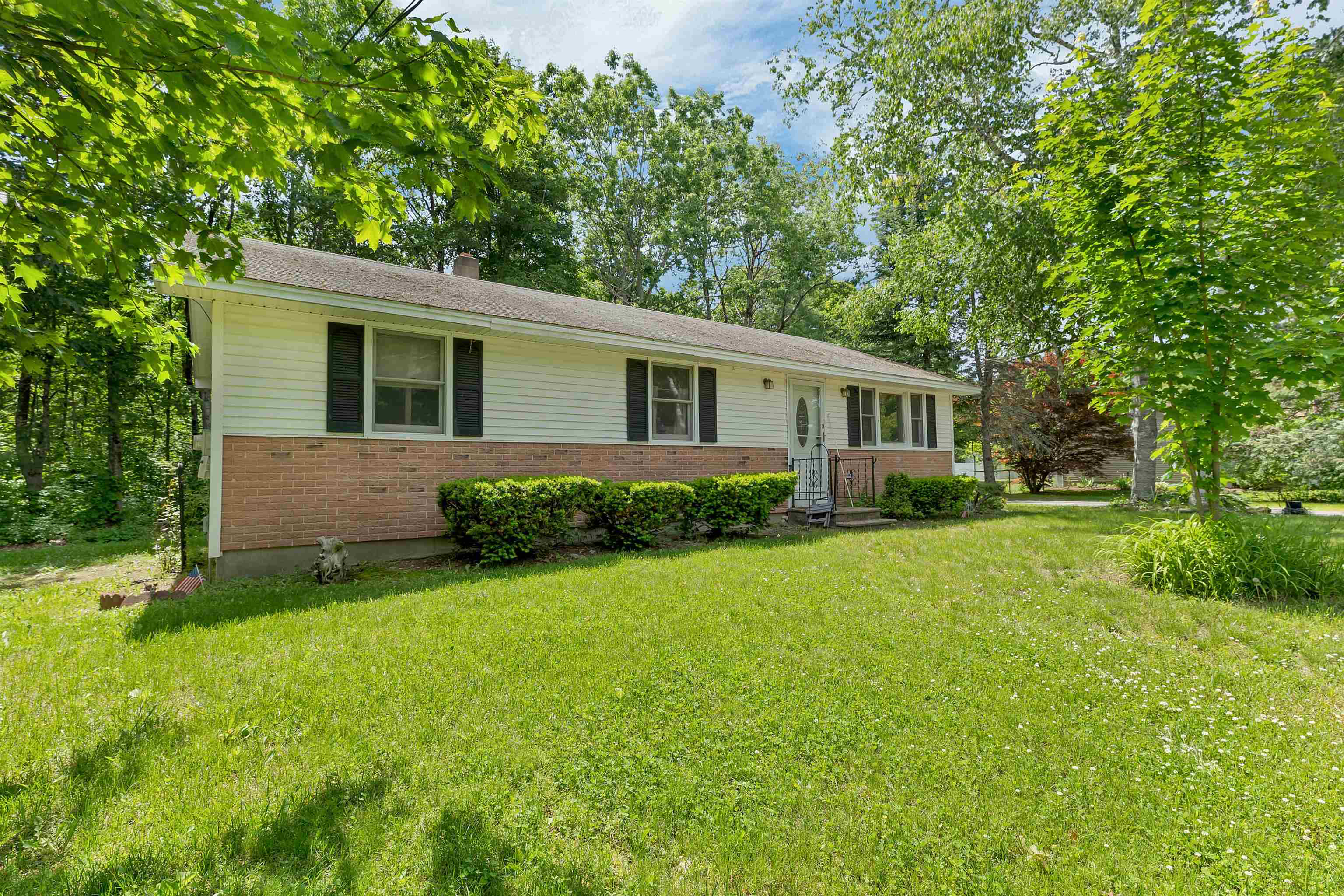 12 Cameron Dr, Farmington, NH 03835