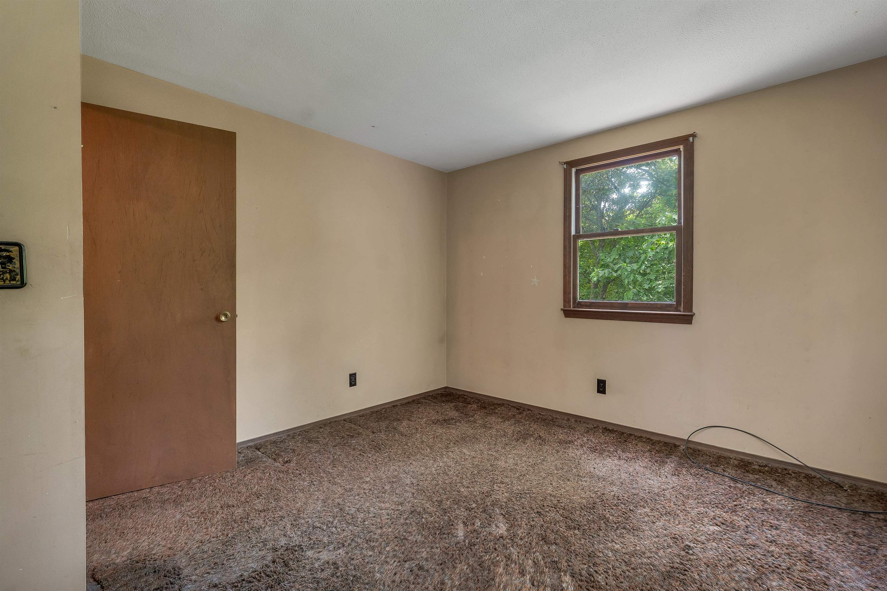 12 Cameron Dr, Farmington, NH 03835