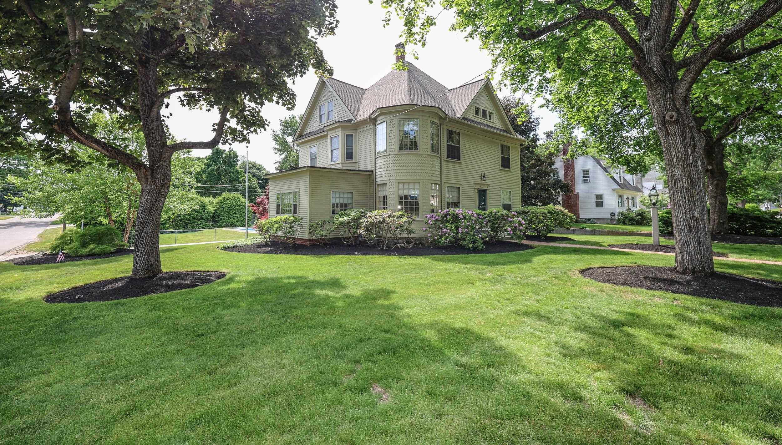 Nashua NH&nbsp;Home for sale $$975,000 $261 per sq.ft.