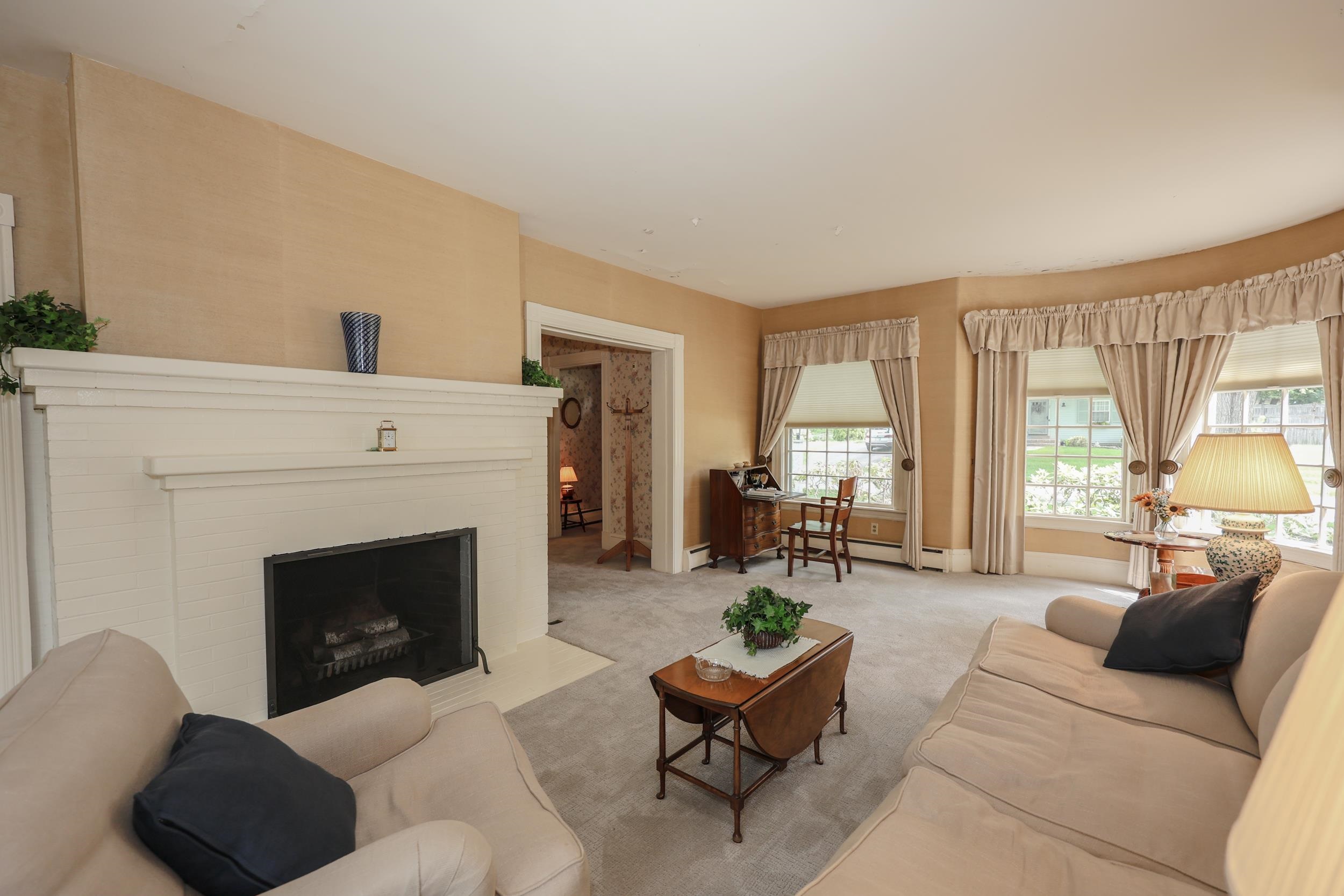 27 Eastman St, Nashua, NH 03060