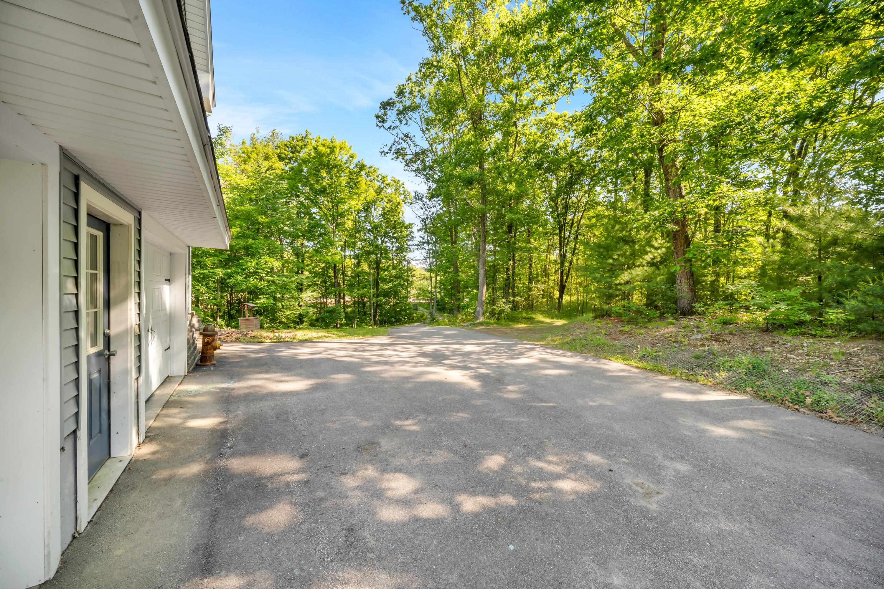 130 Concord Rd, Lee, NH 03861