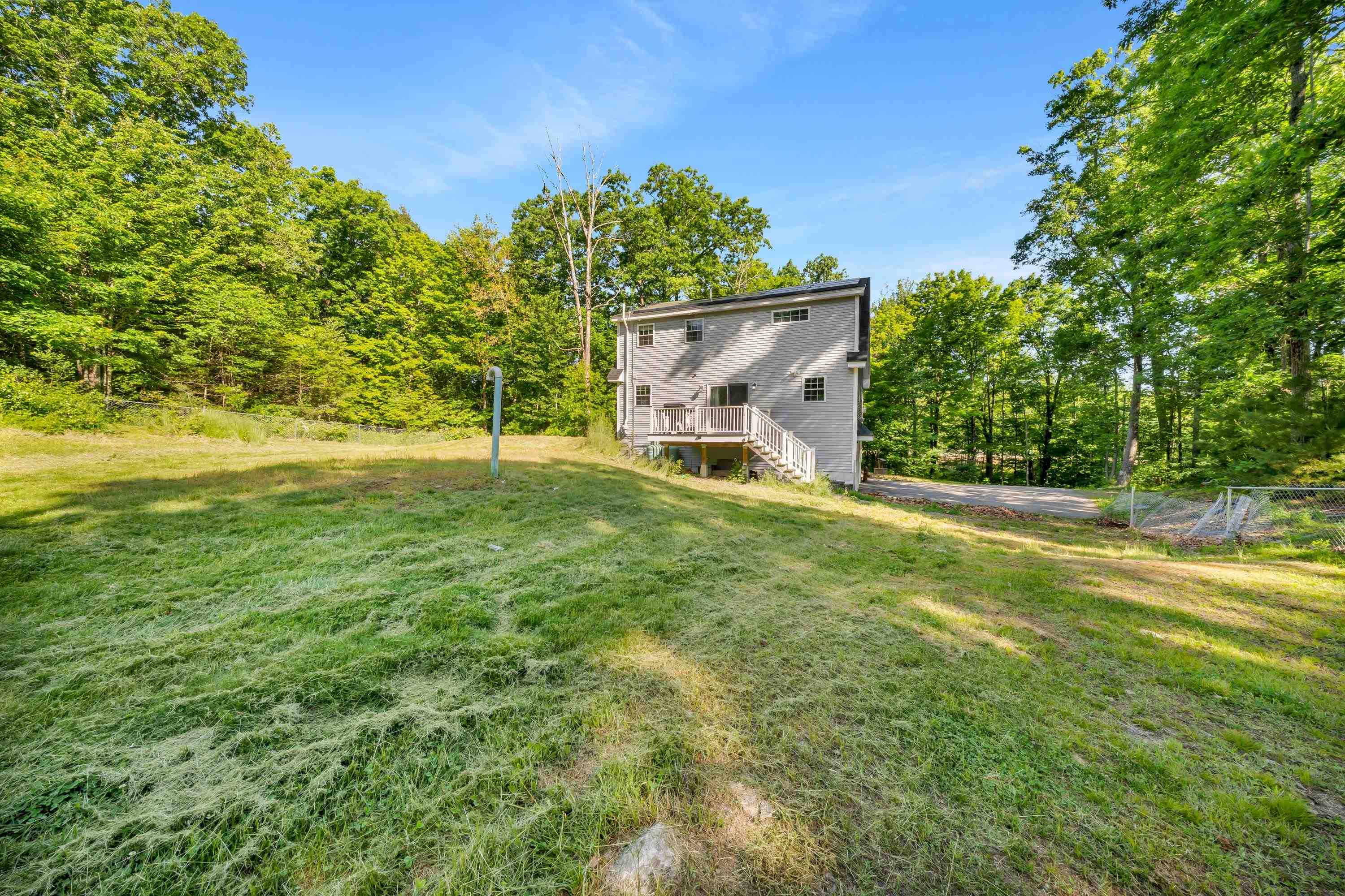130 Concord Rd, Lee, NH 03861