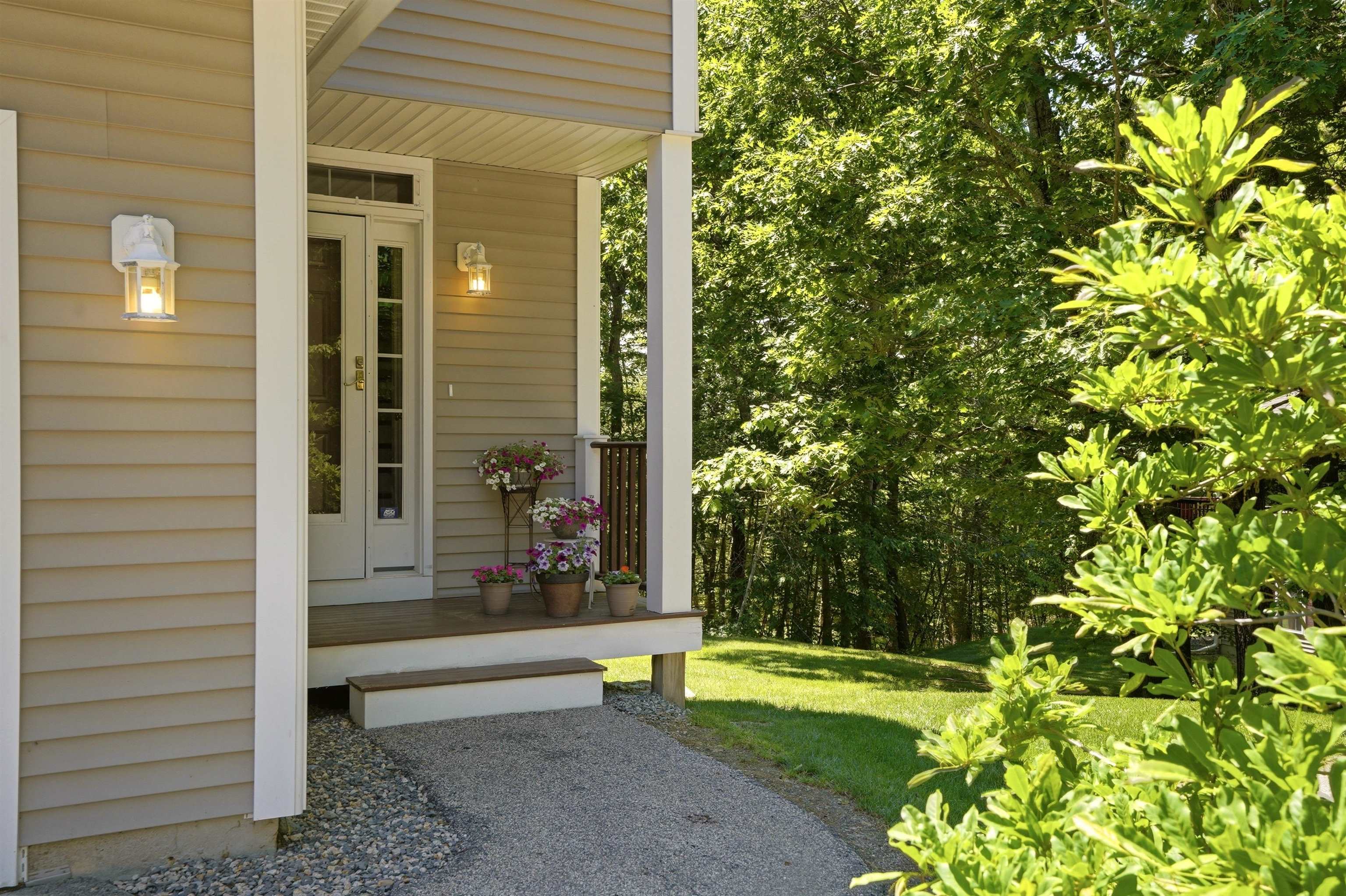 53 Magnolia Ln, Newmarket, NH 03857