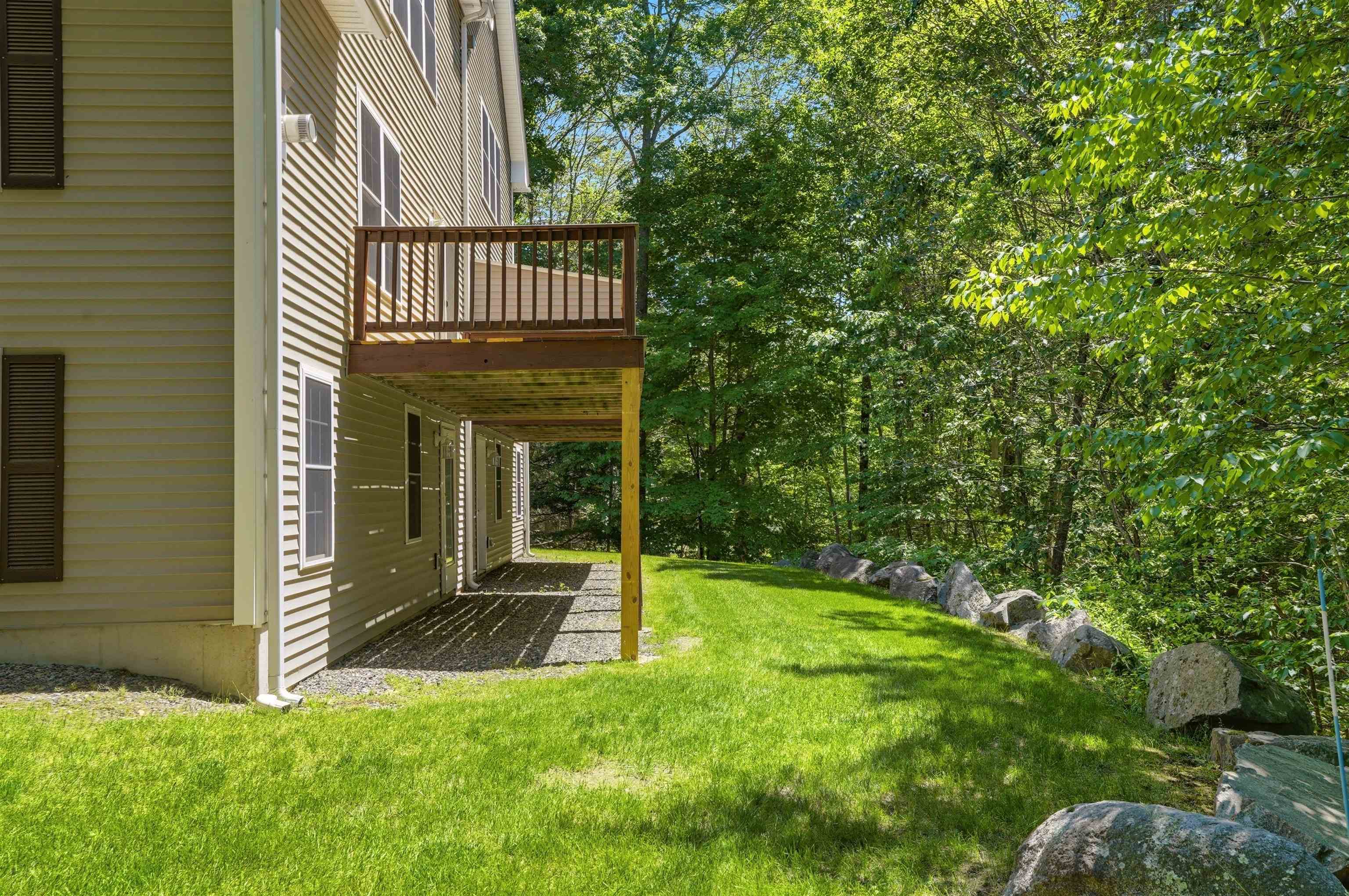 53 Magnolia Ln, Newmarket, NH 03857
