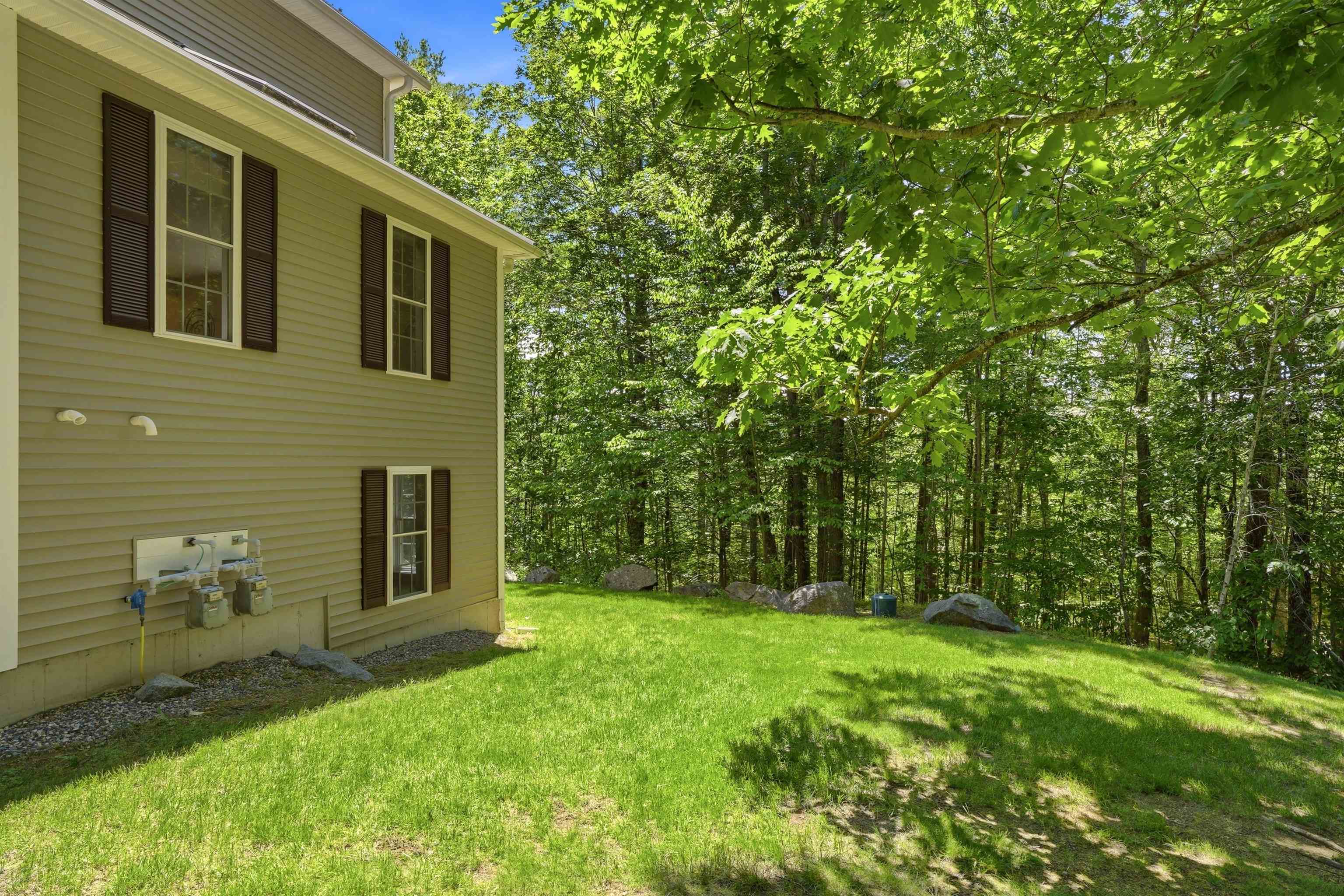53 Magnolia Ln, Newmarket, NH 03857