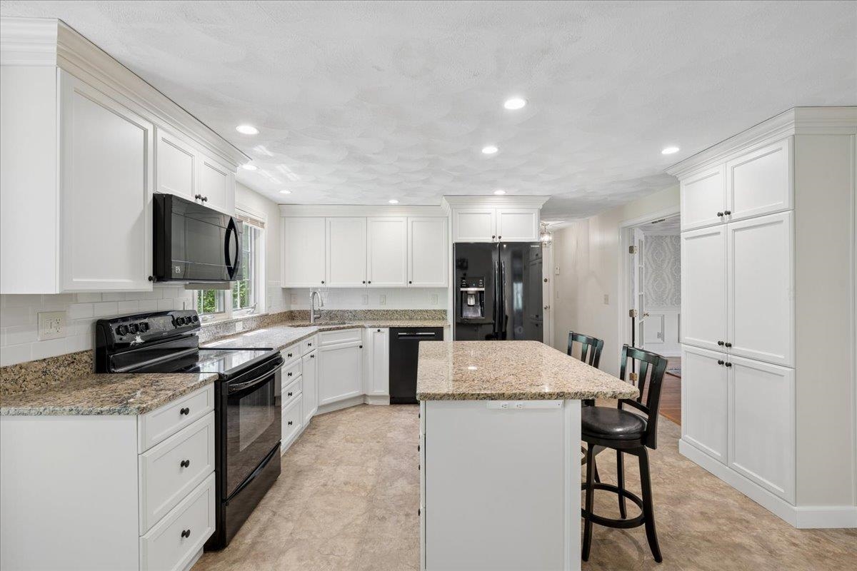 28 Brick Mill Rd, Bedford, NH 03110