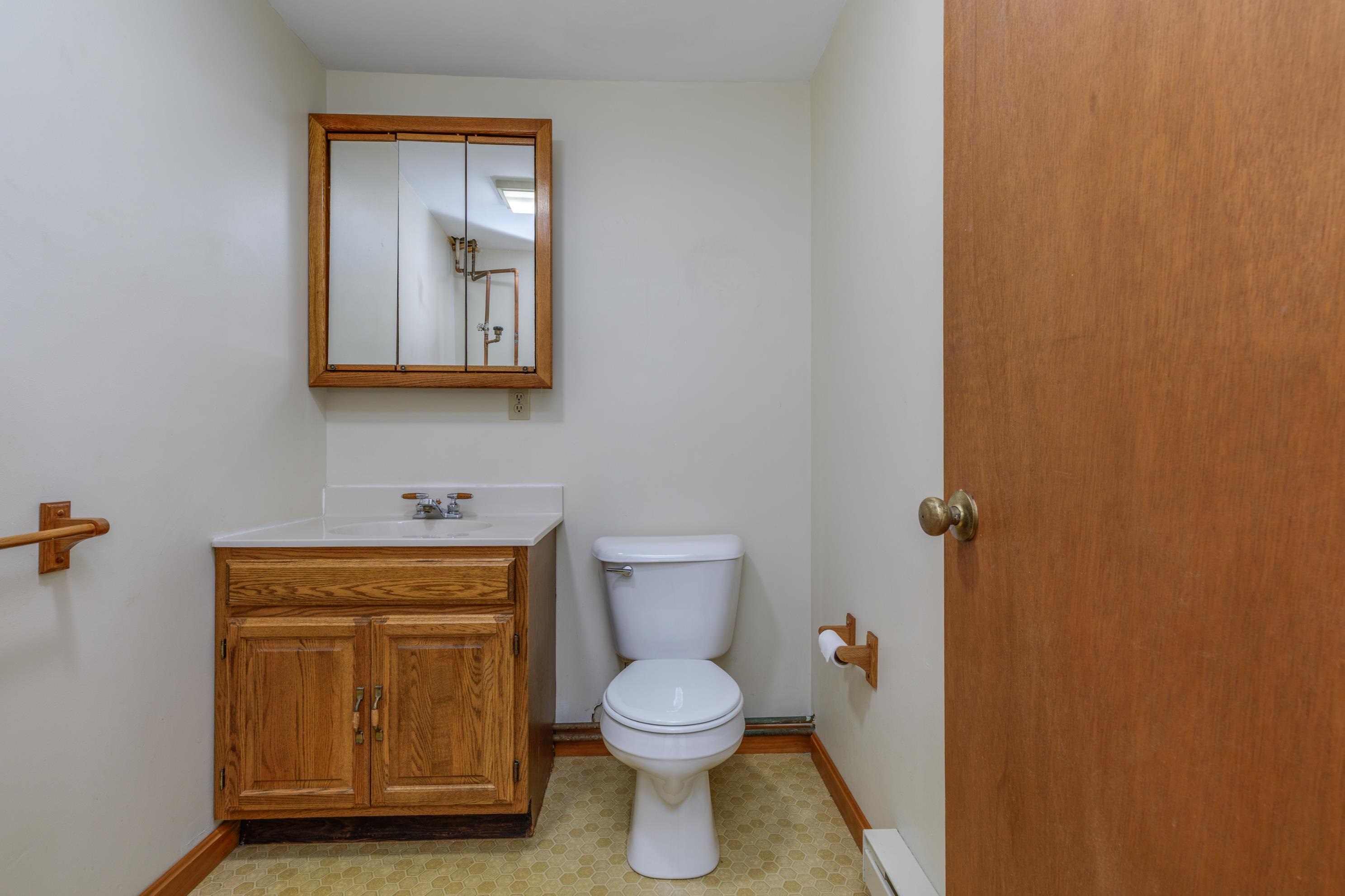 1/2 Bath in LL