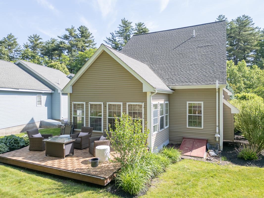 27 Hollow Ridge Dr #12, Nashua, NH 03062