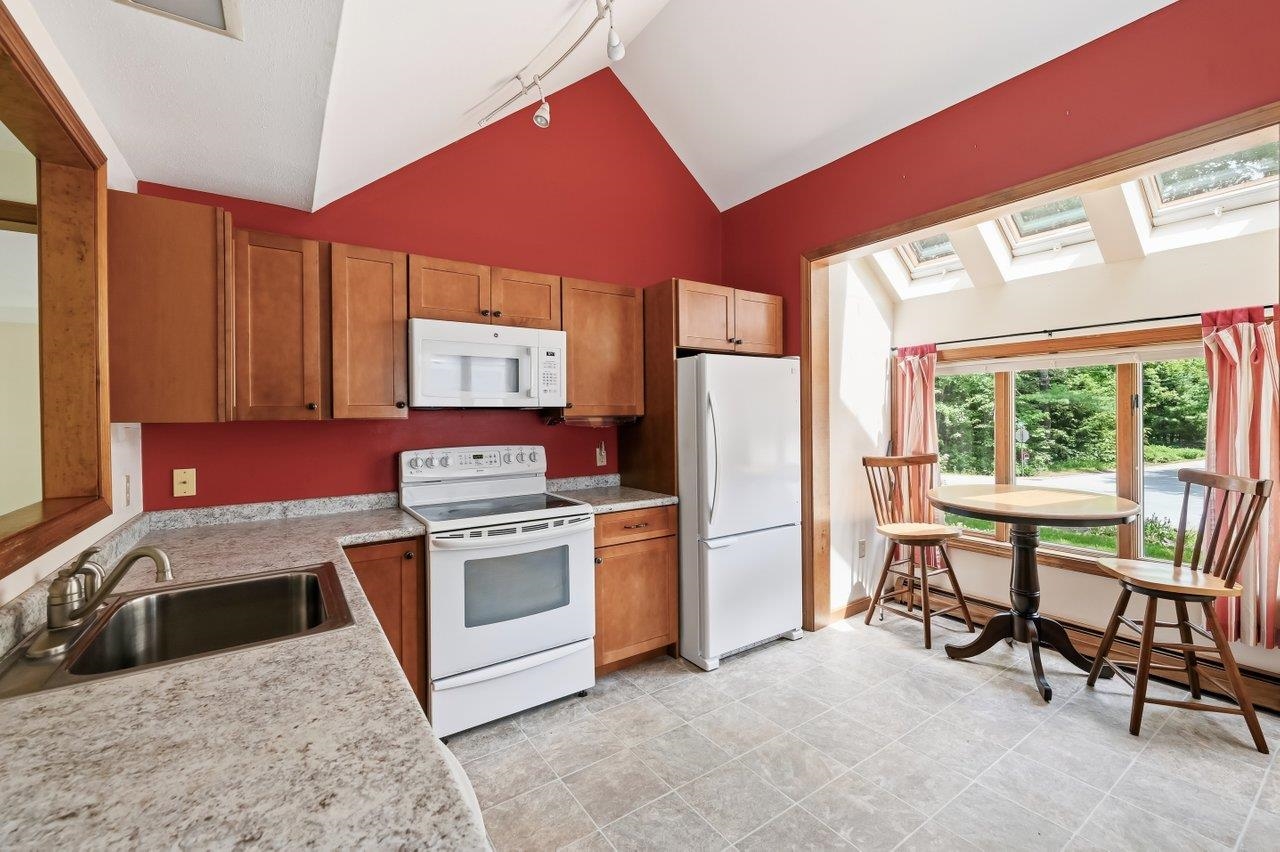 5 Fairchild Dr, Durham, NH 03824