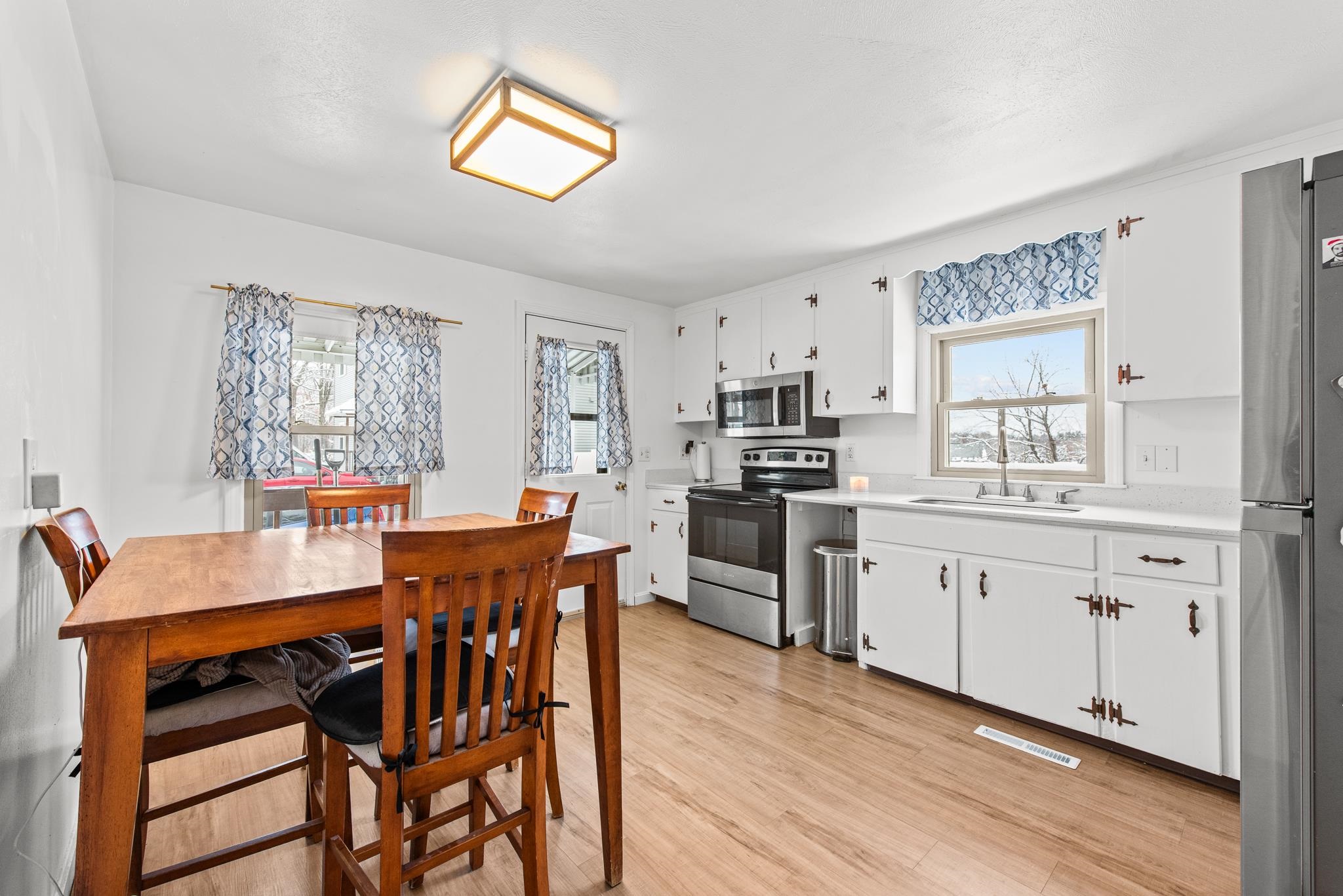93 12 Chandler St, Nashua, NH 03064
