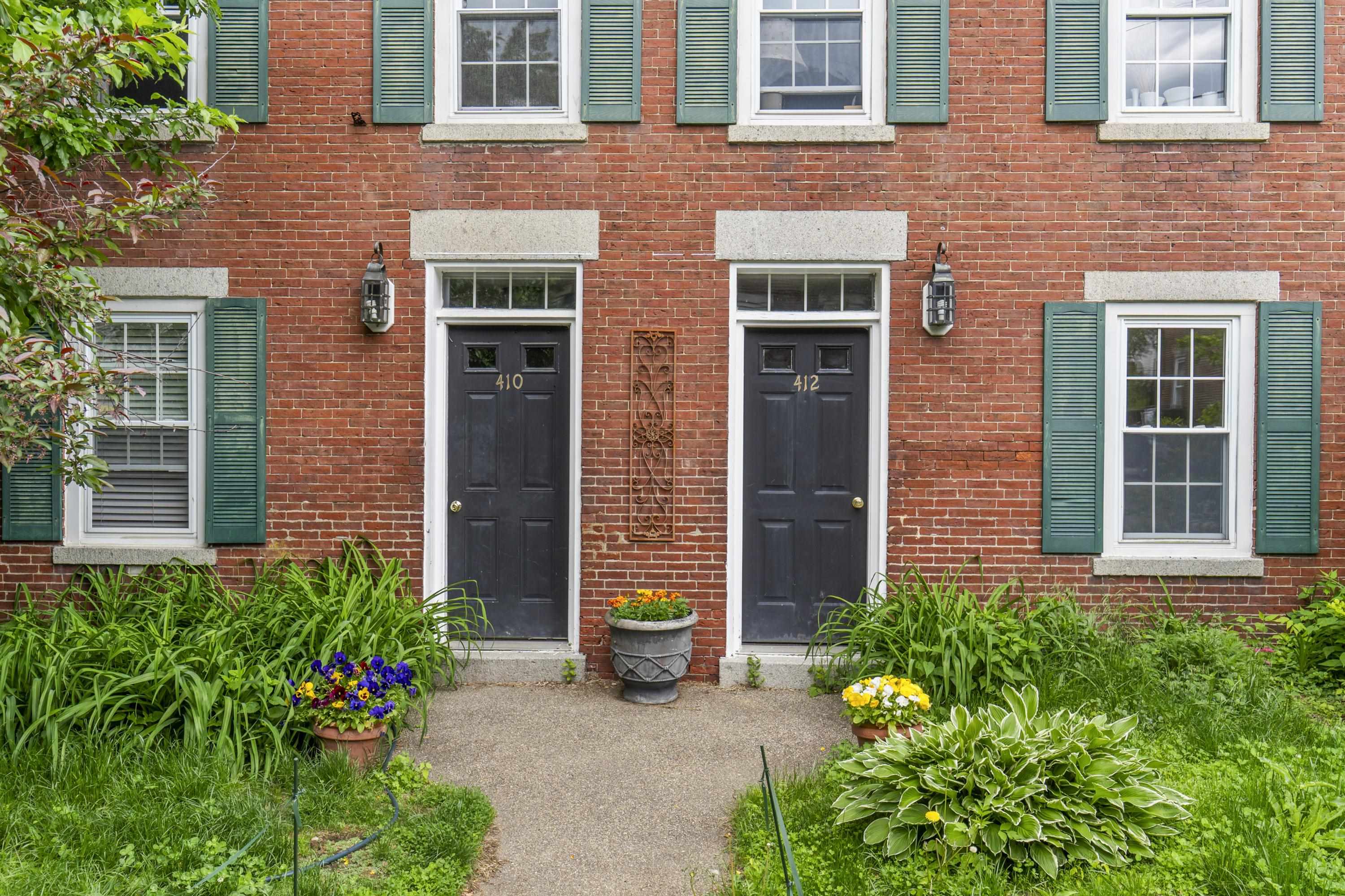 412 2nd St #1, Rollinsford, NH 03869