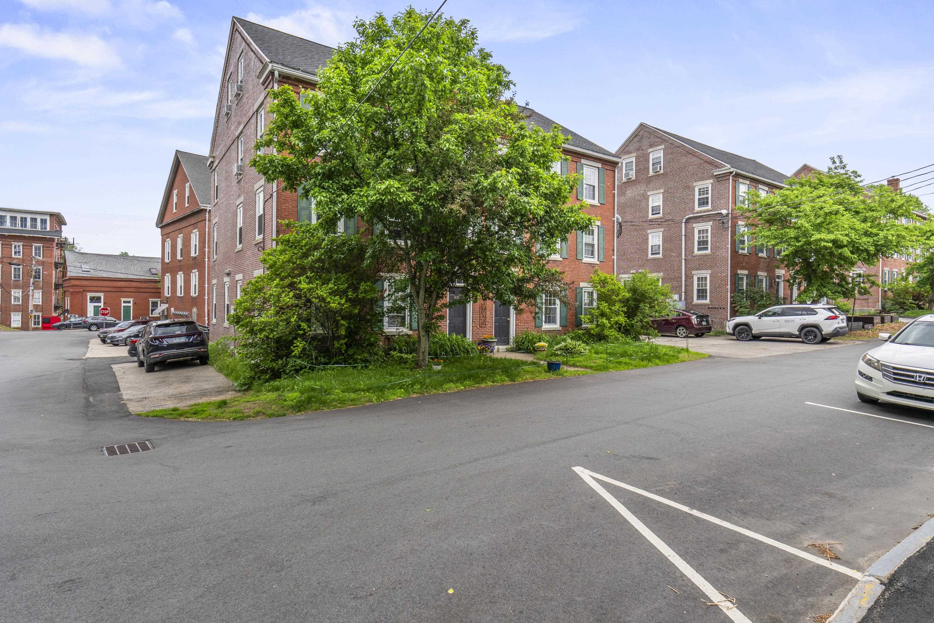 412 2nd St #1, Rollinsford, NH 03869