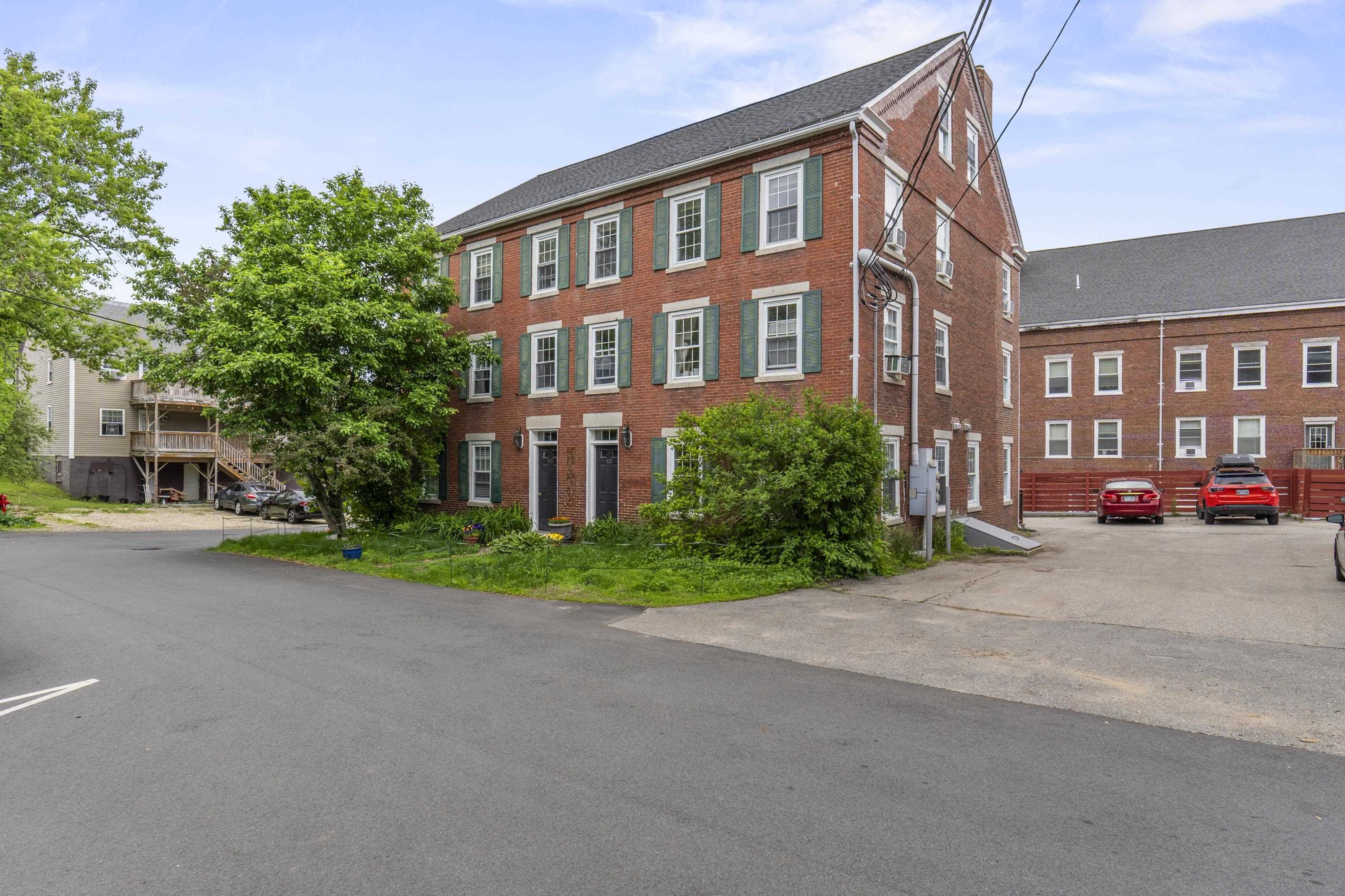 412 2nd St #1, Rollinsford, NH 03869
