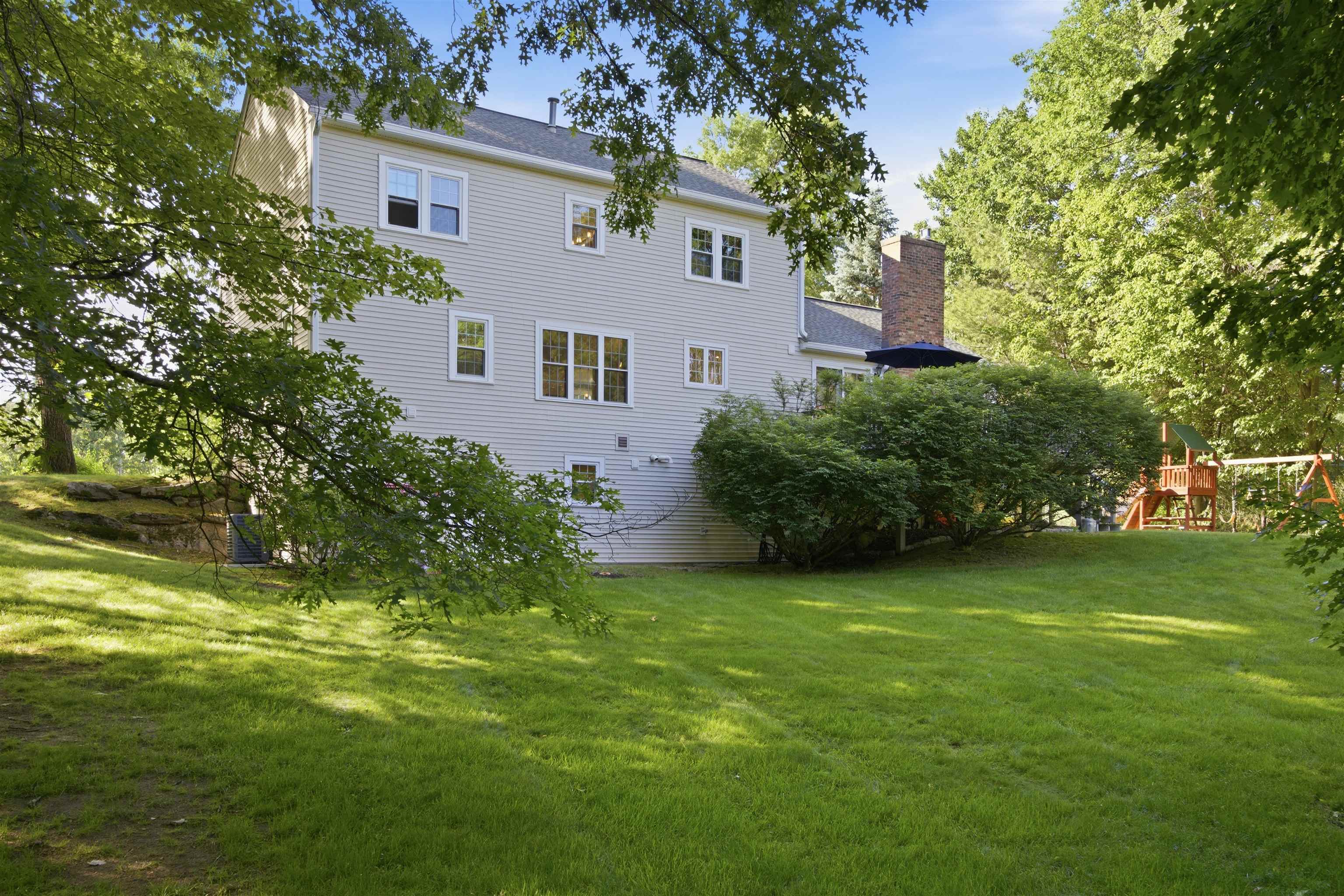 8 Bennington Rd, Nashua, NH 03064